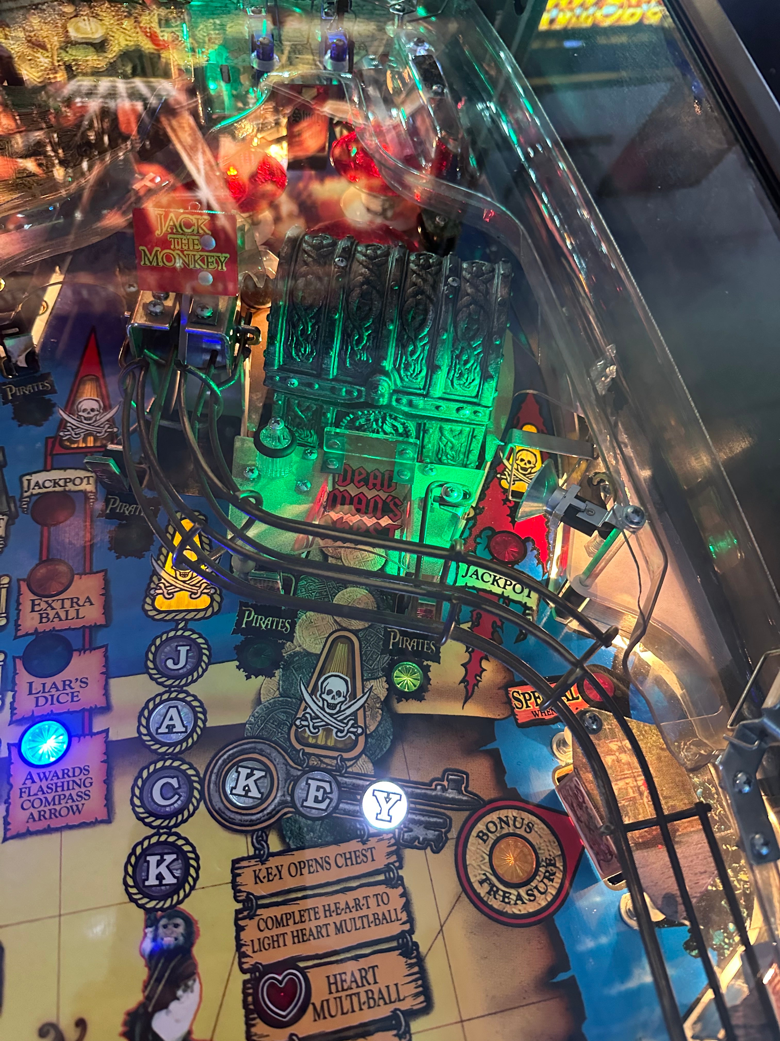 Stern Pinball LOADES Pirates of the Caribbean Pinball Machine