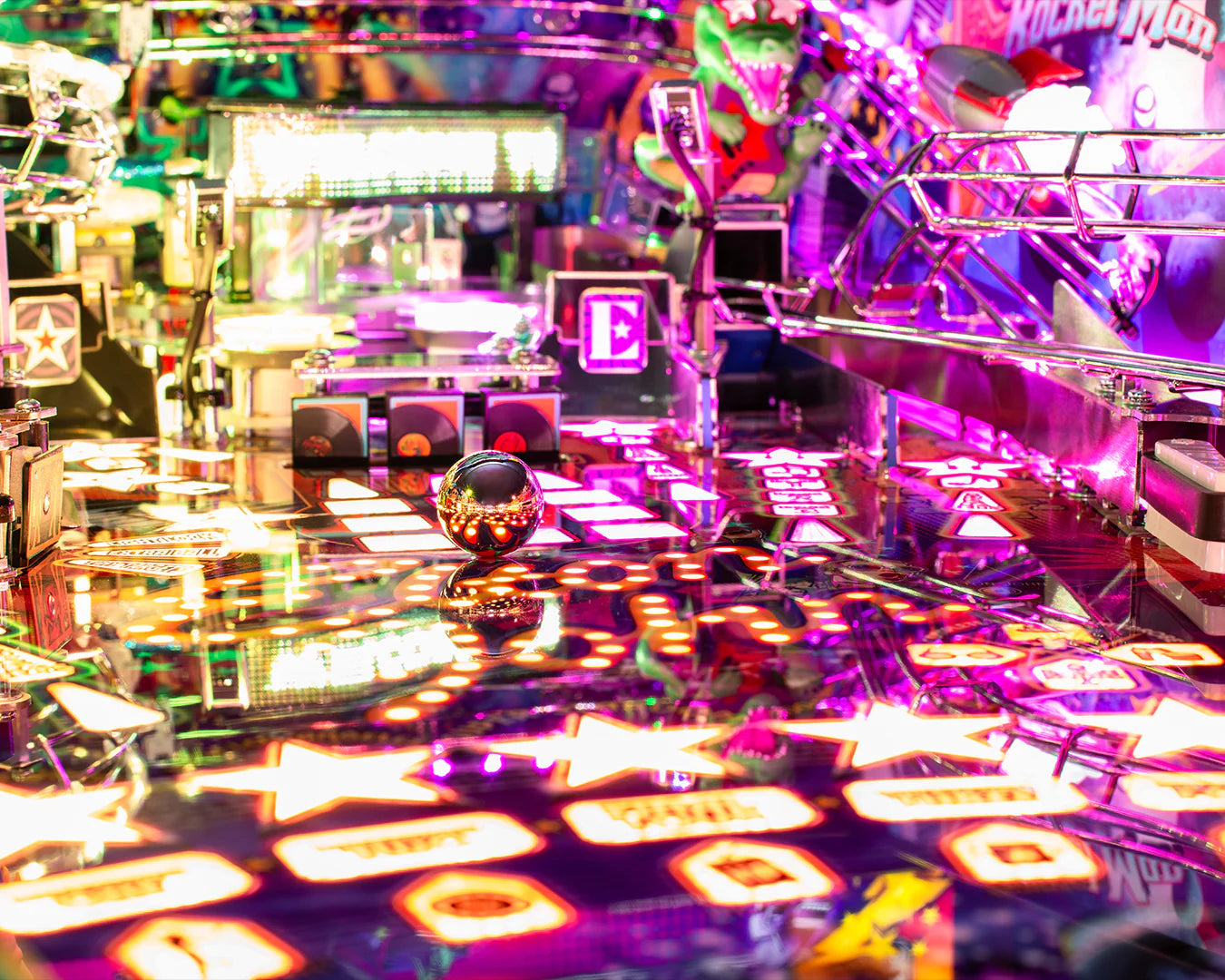 JJP Elton John Platinum Edition Pinball Machine