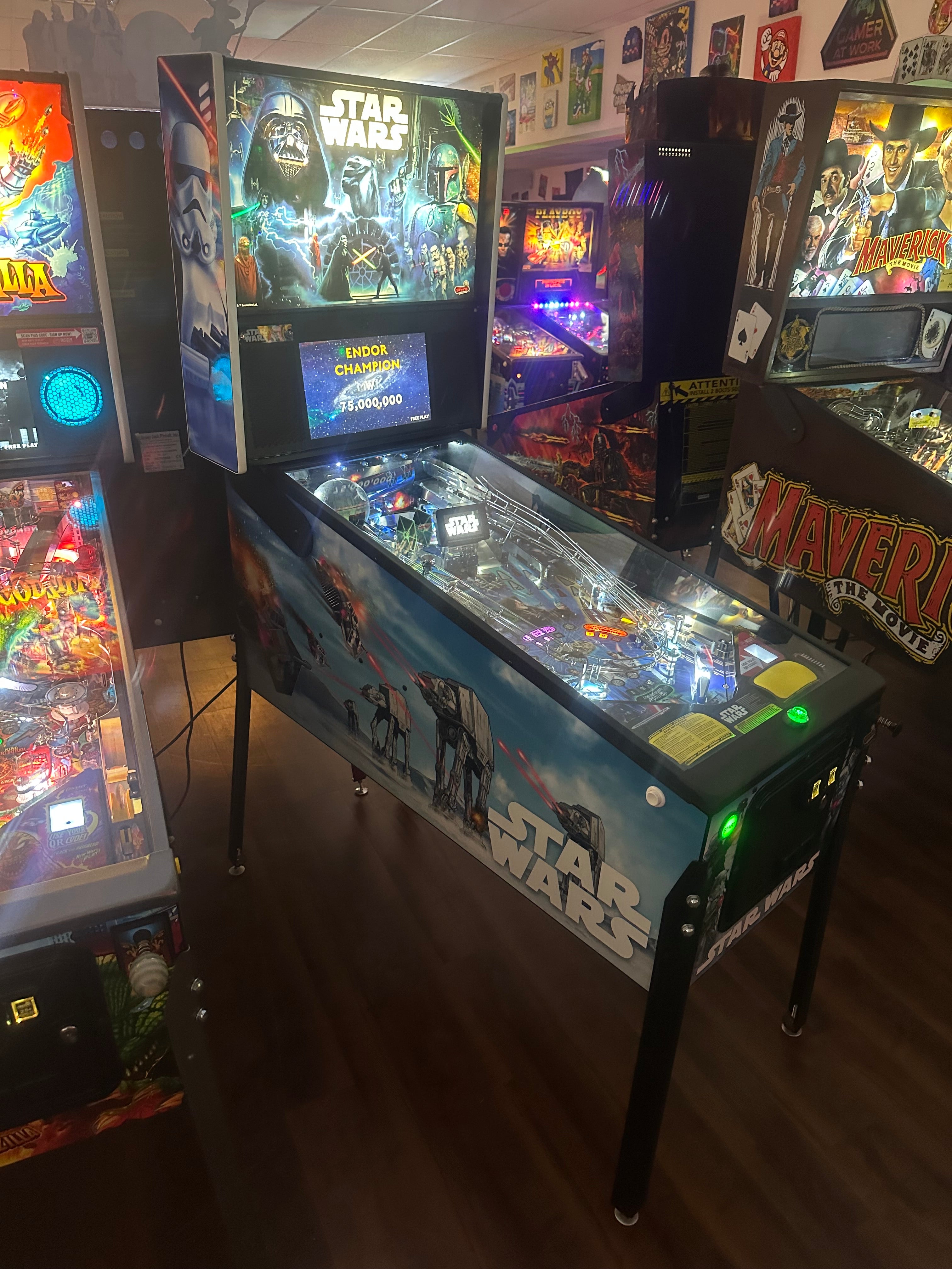 Stern Pinball Star Wars Premium Pinball Machine