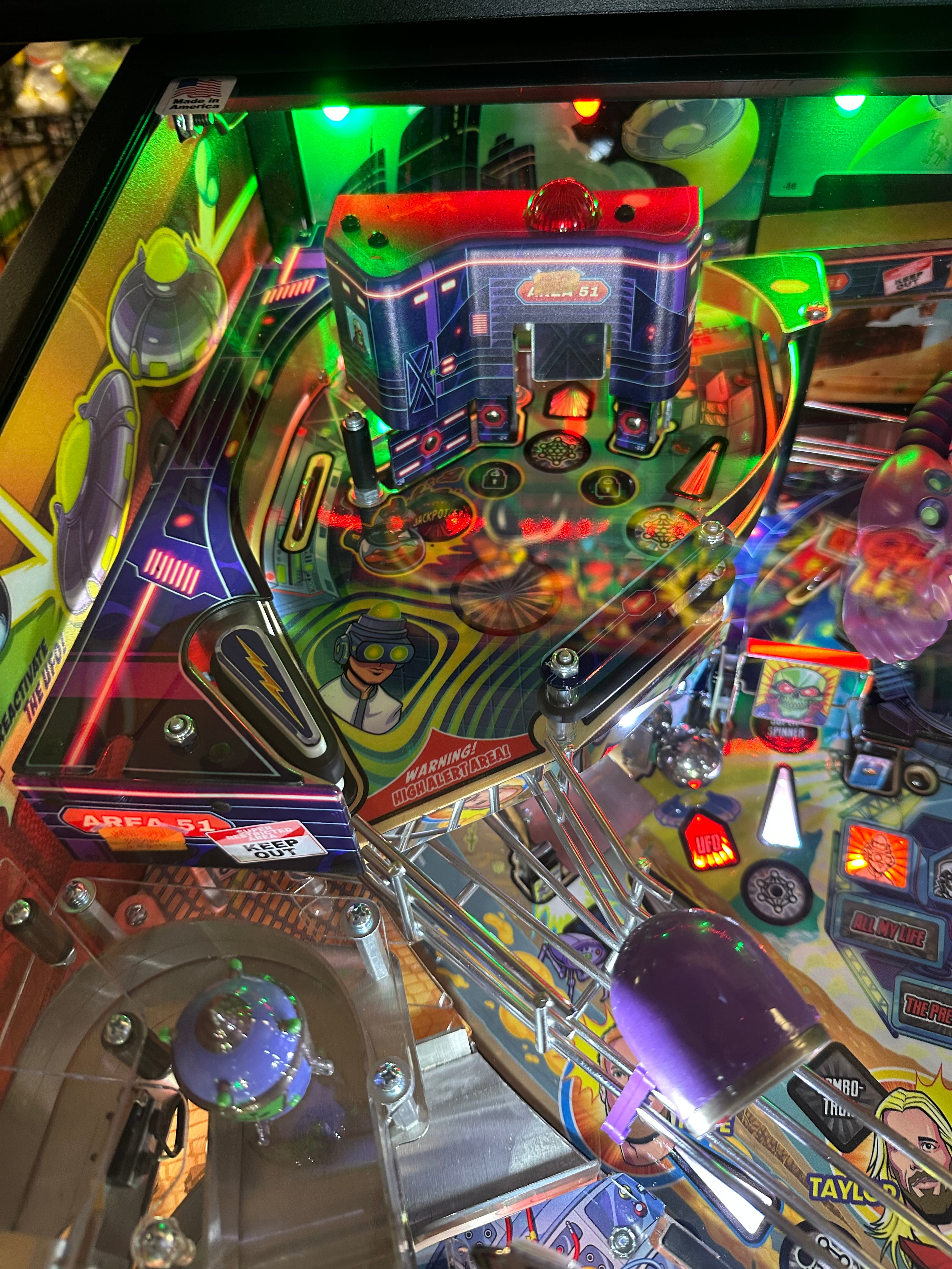 Stern Pinball LOADED Foo Fighters Premium Pinball Machine