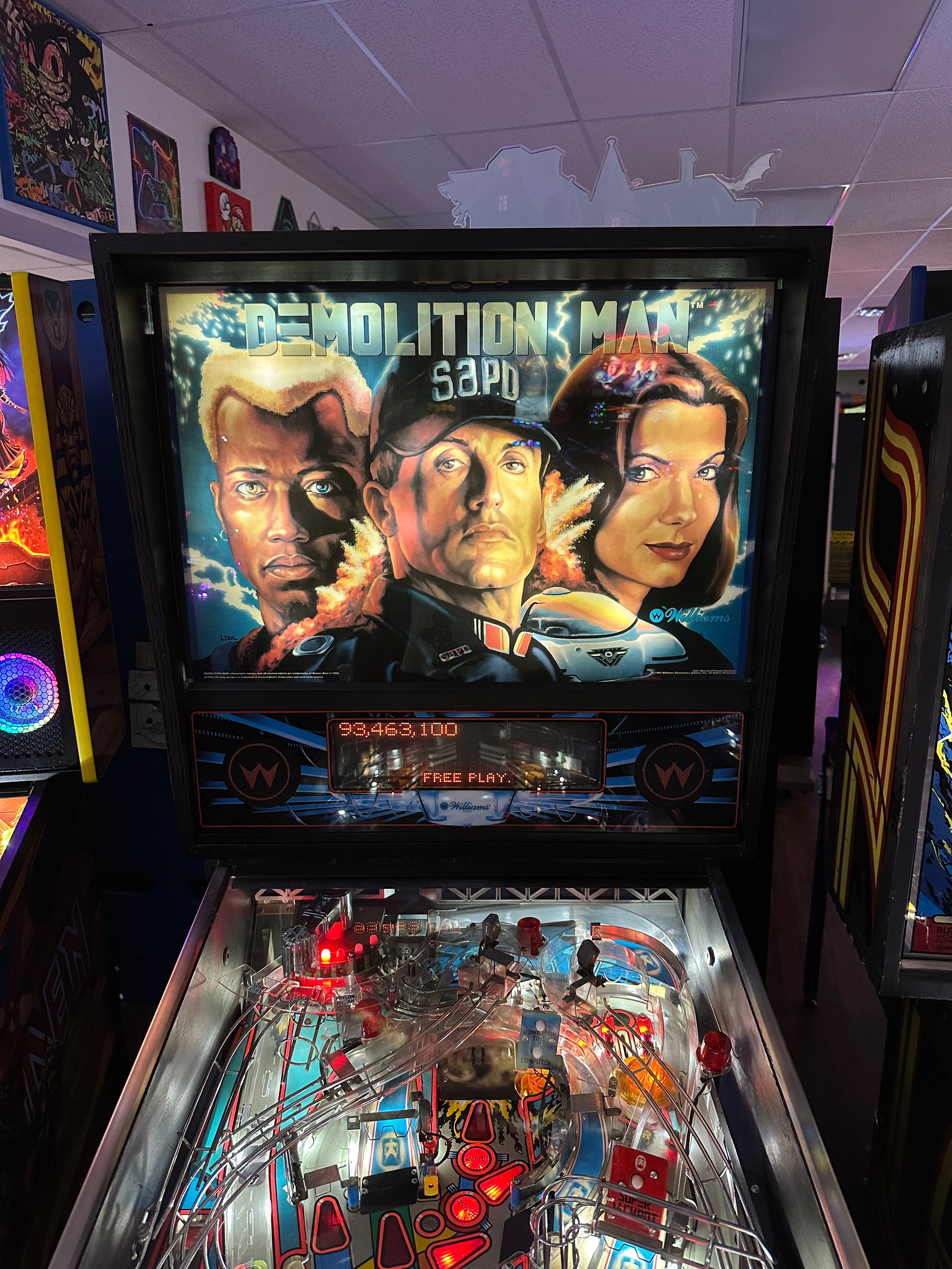 Williams Demolition Man Pinball Machine