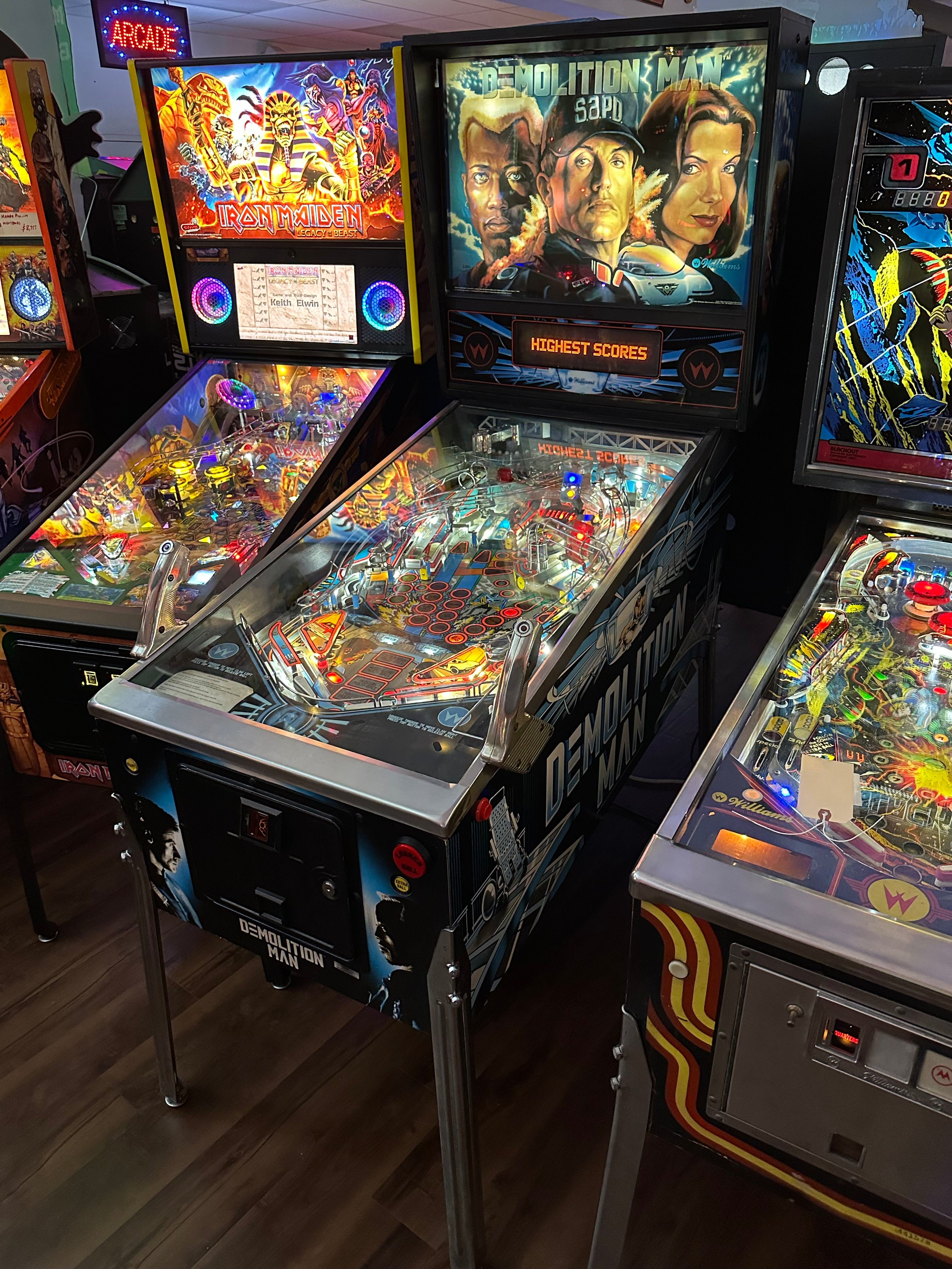 Williams Demolition Man Pinball Machine
