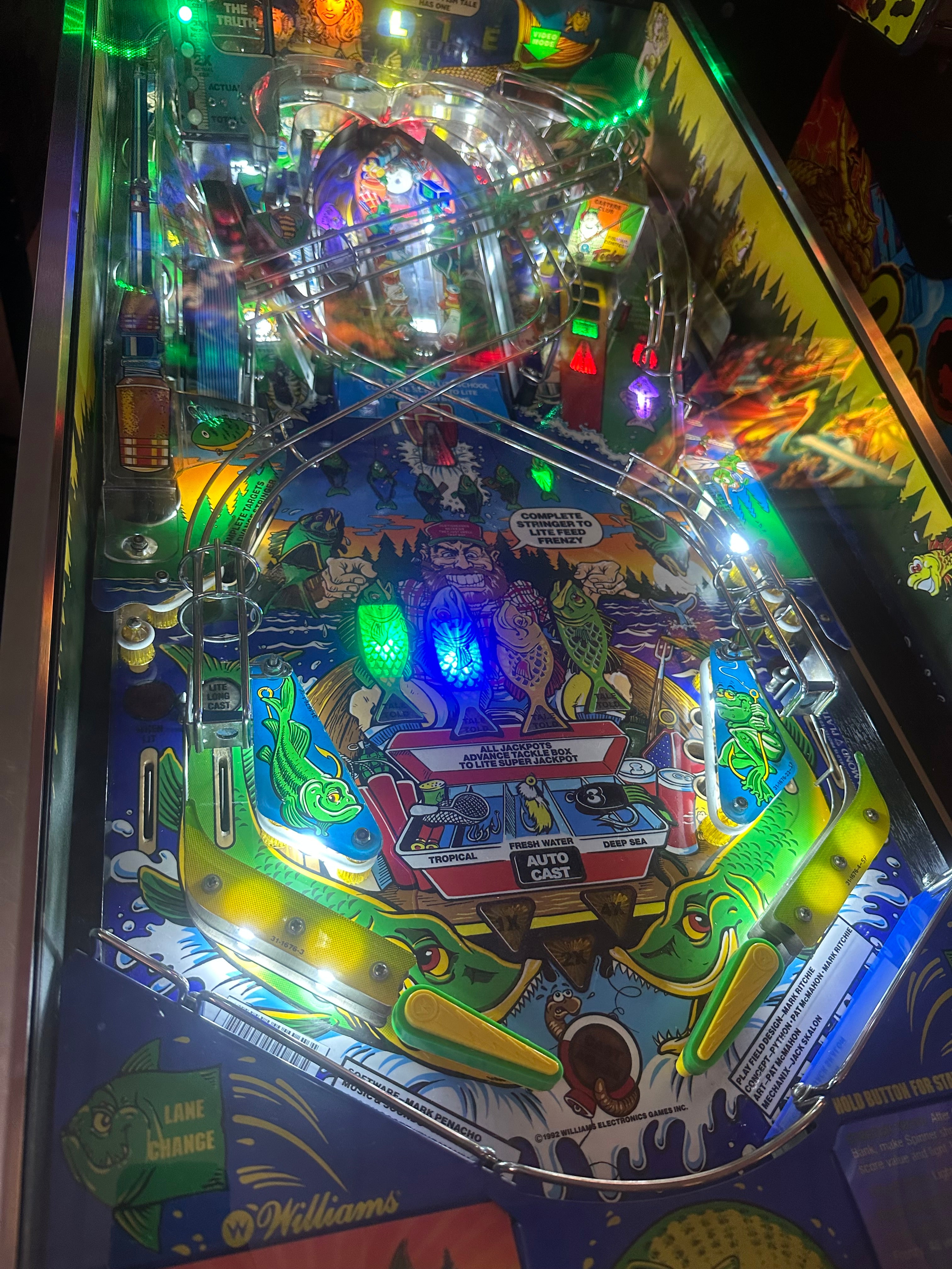Williams LOADED Fish Tales Pinball Machine