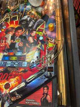 SEGA Goldeneye Pinball Machine