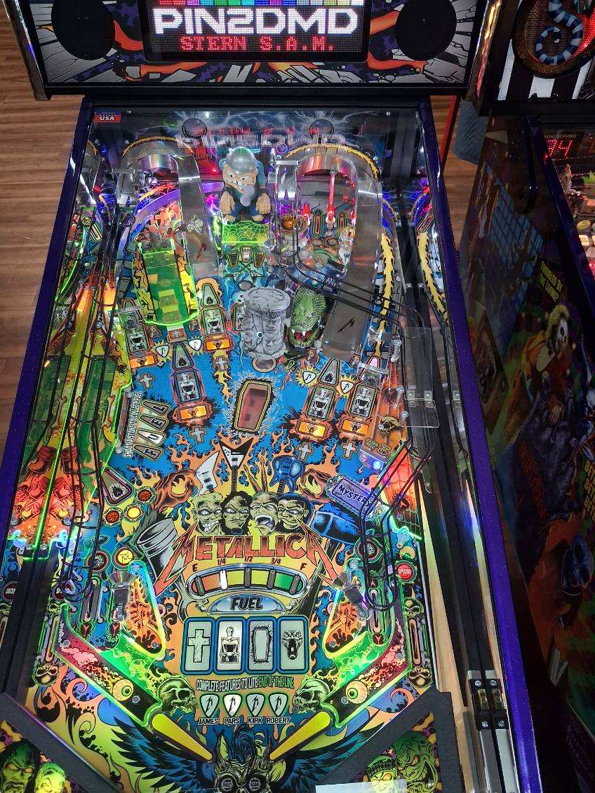 Stern Pinball LOADED Metallica Premium Pinball Machine