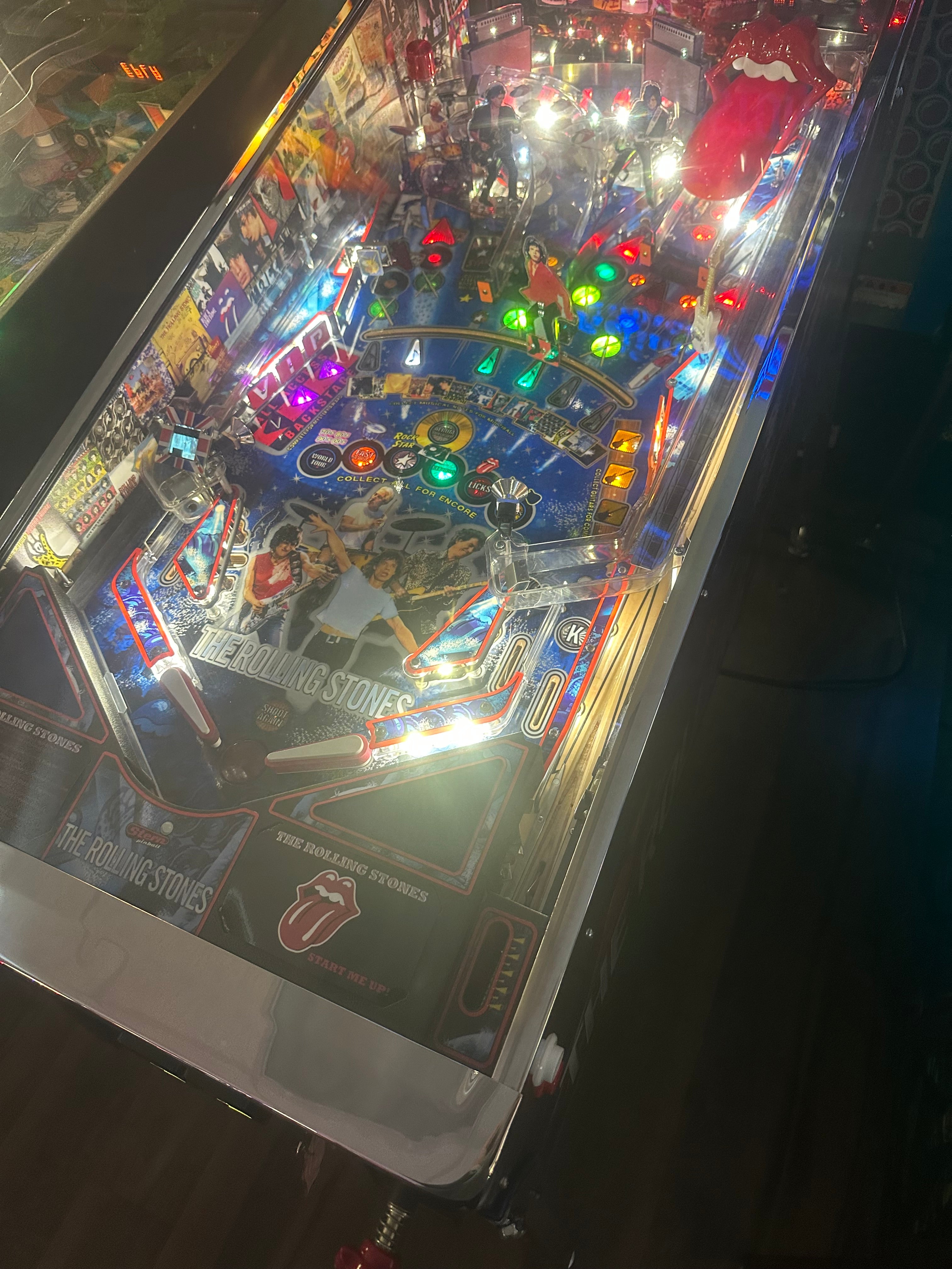 Stern Pinball LOADED The Rolling Stones Limited Edition Pinball Machine