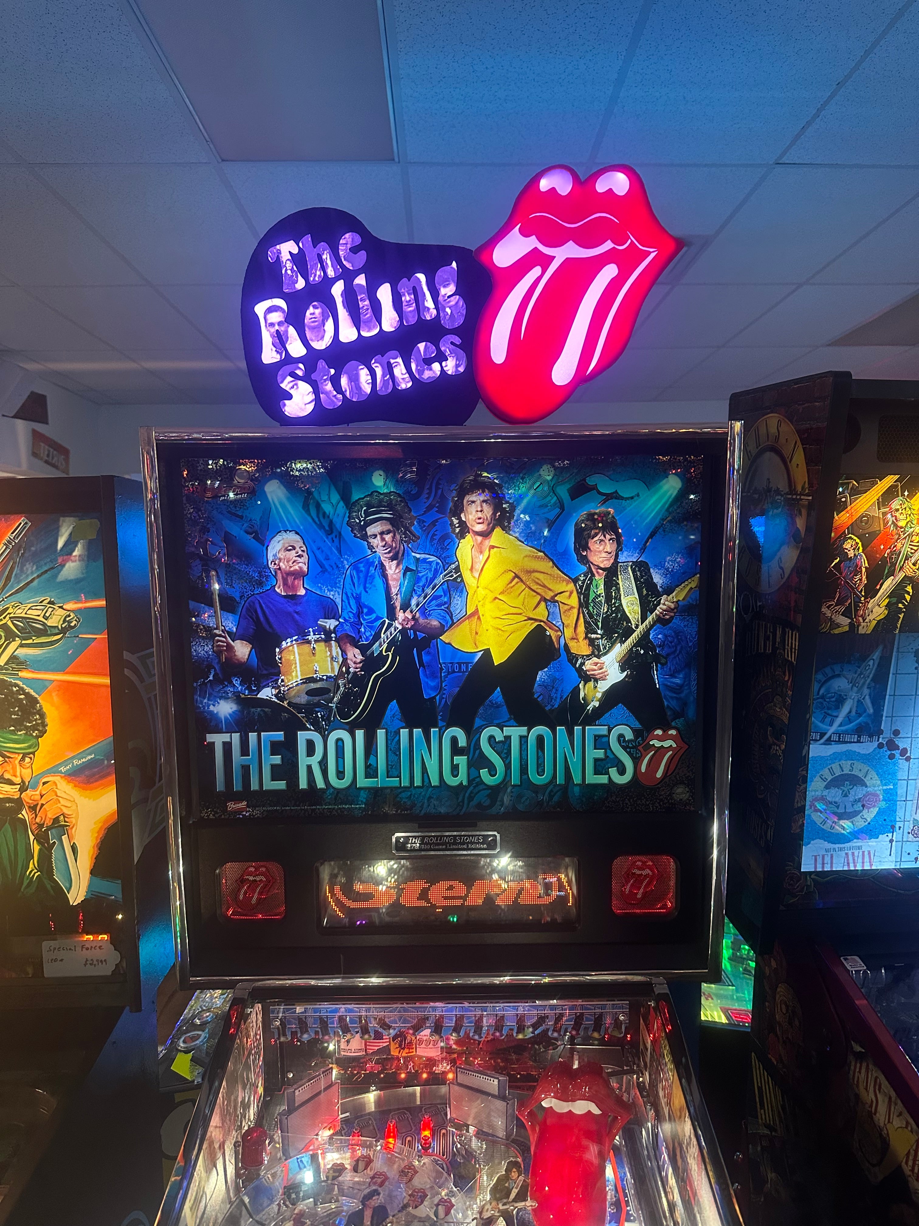 Stern Pinball LOADED The Rolling Stones Limited Edition Pinball Machine