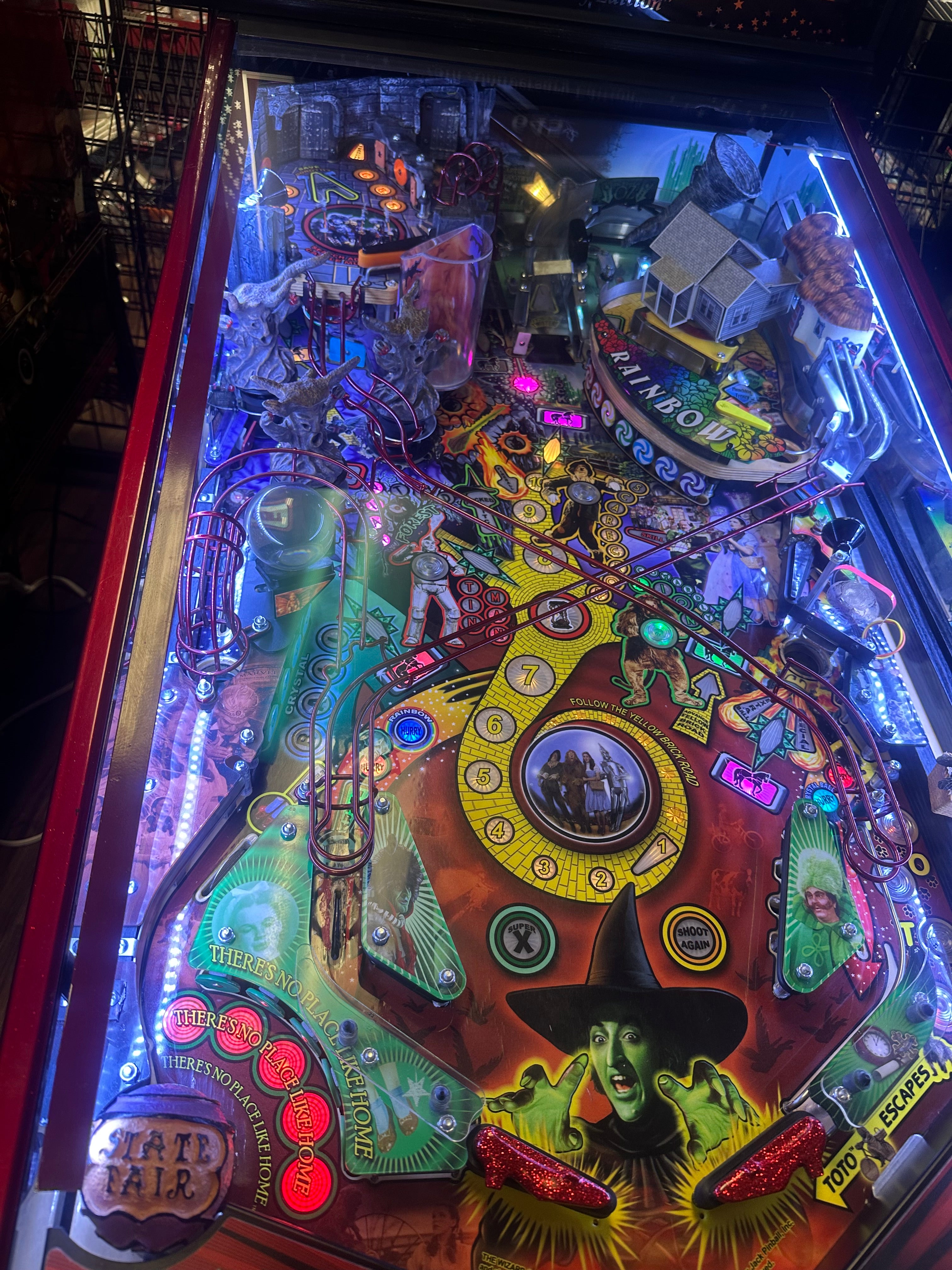 JJP Wizard of Oz 75th Anniversary Ruby Red Edition Pinball Machine
