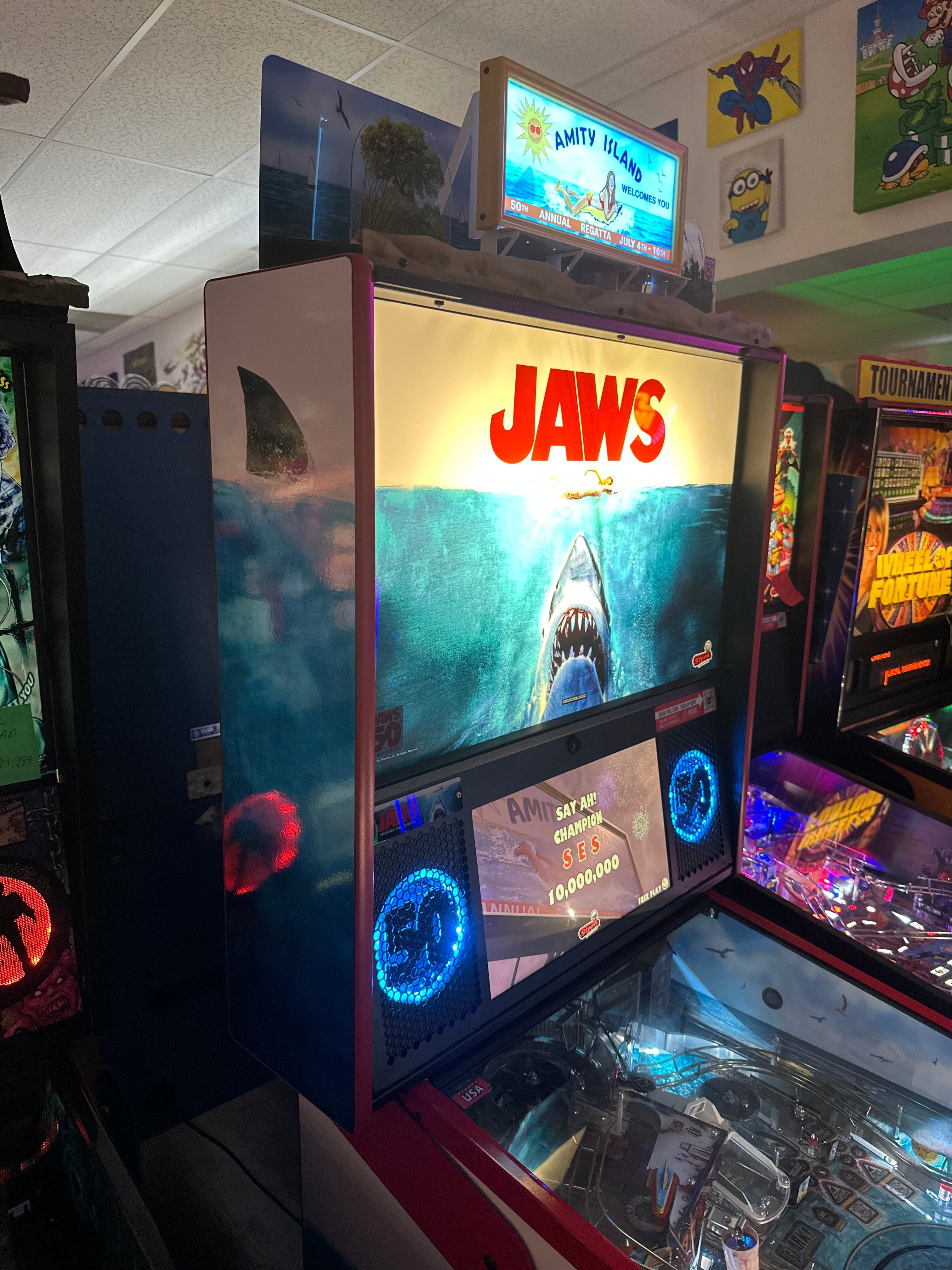 Stern Pinball LOADED Jaws 50th Anniversary Pinball Machine with Stern Topper