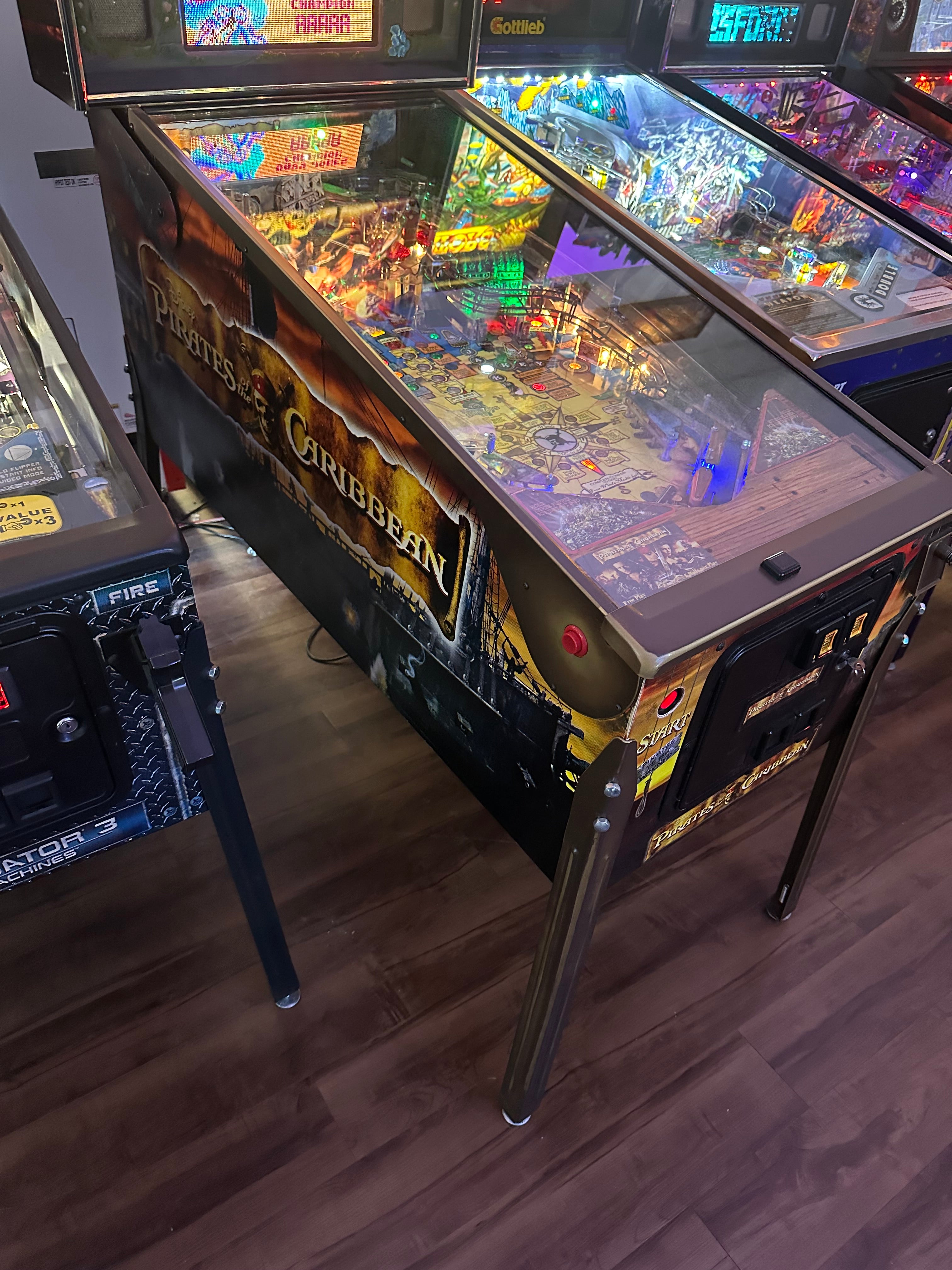 Stern Pinball LOADES Pirates of the Caribbean Pinball Machine