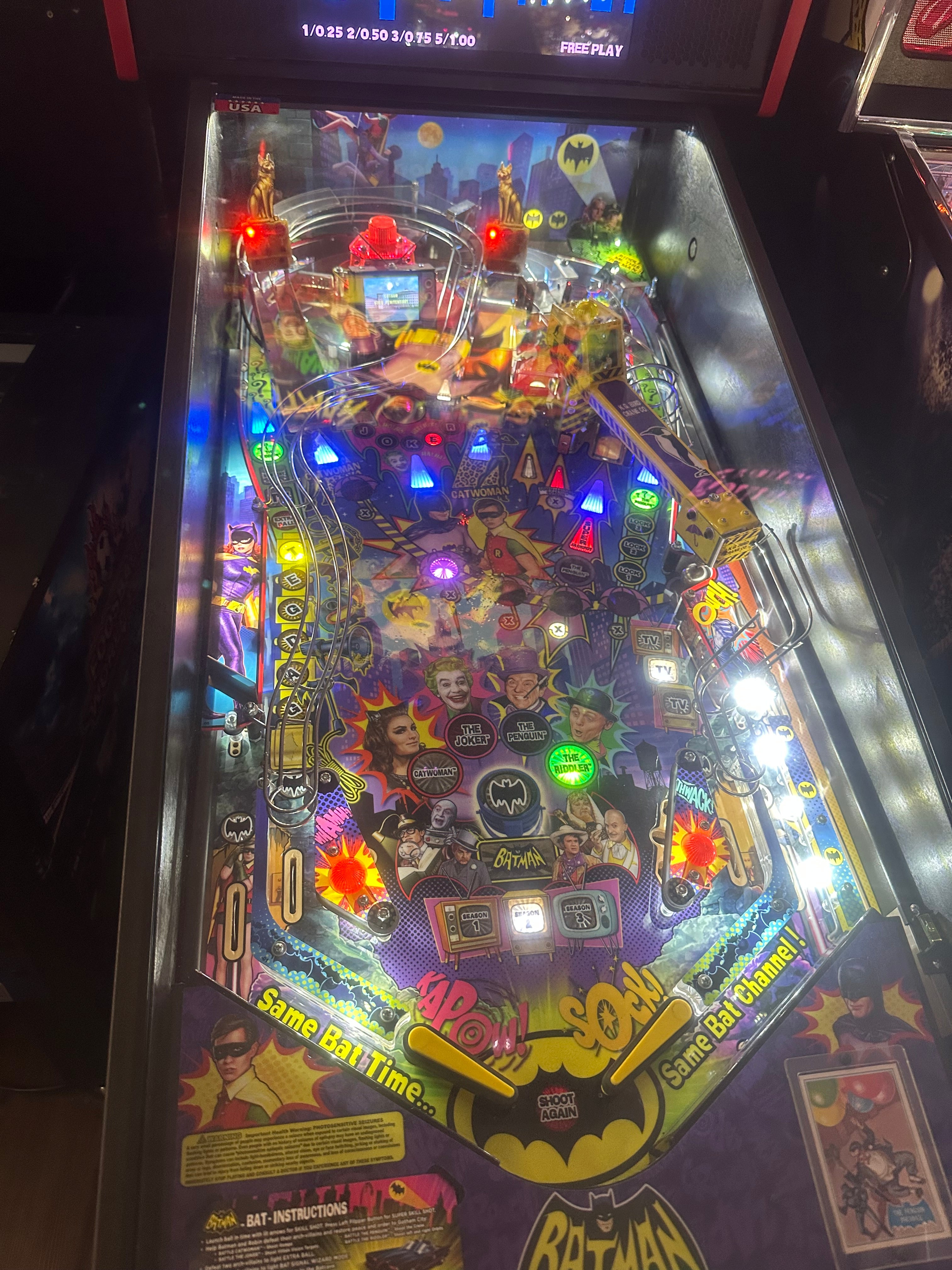 Stern Pinball Batman 66 Premium Pinball Machine