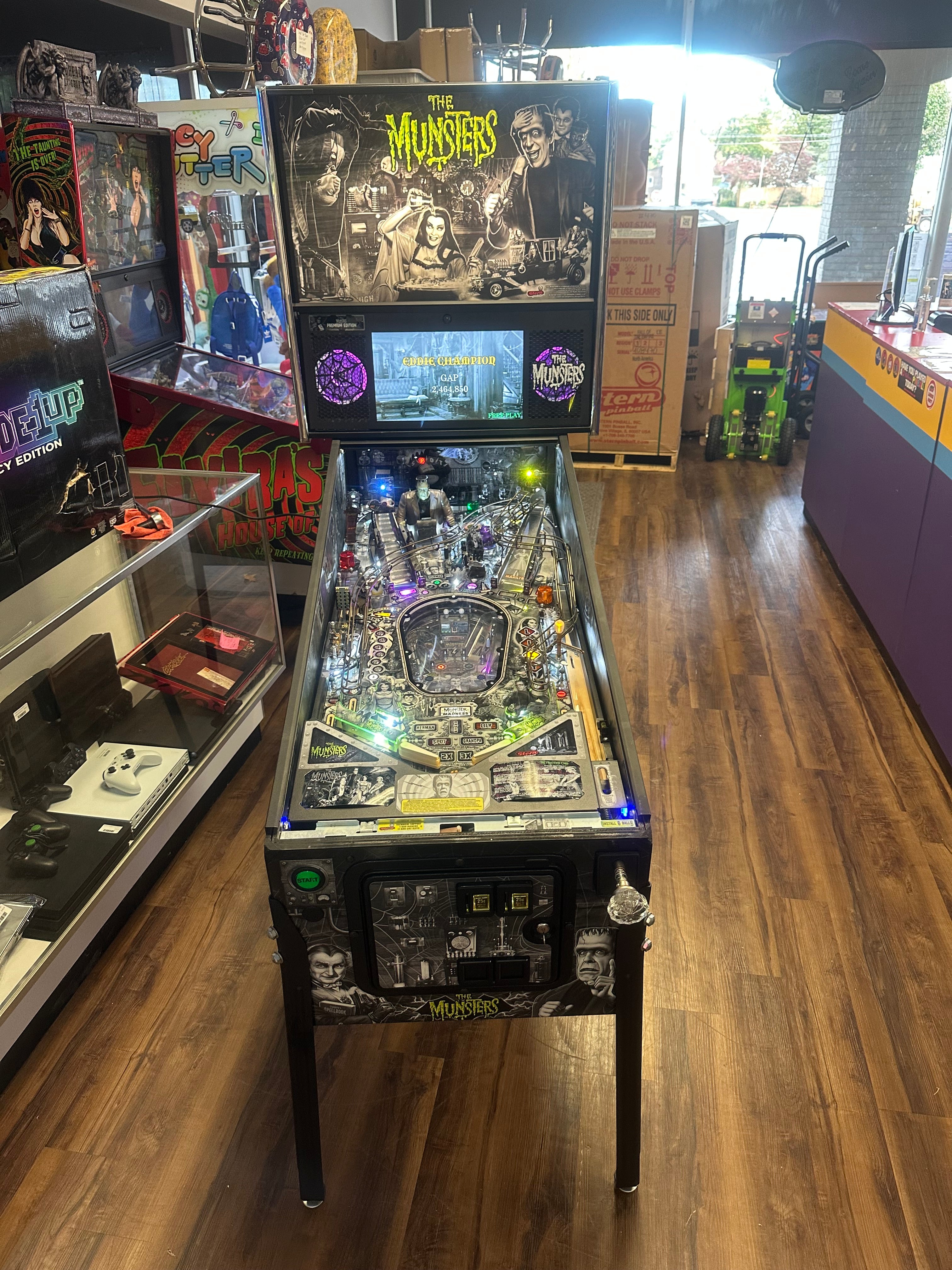 Stern Pinball LOADED The Munsters Premium Black & White Pinball Machine