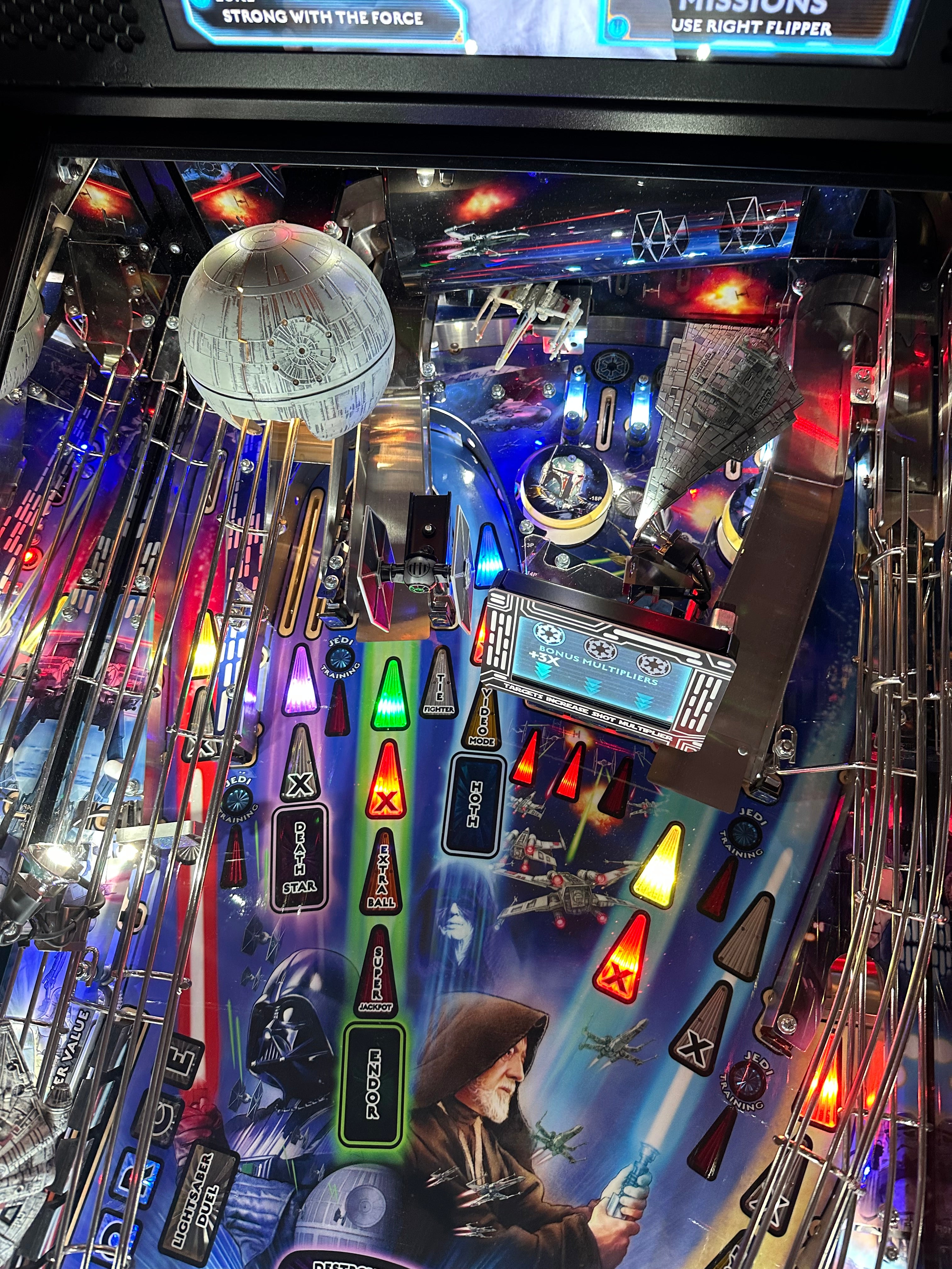 Stern Pinball LOADED Star Wars Premium Pinball Machine