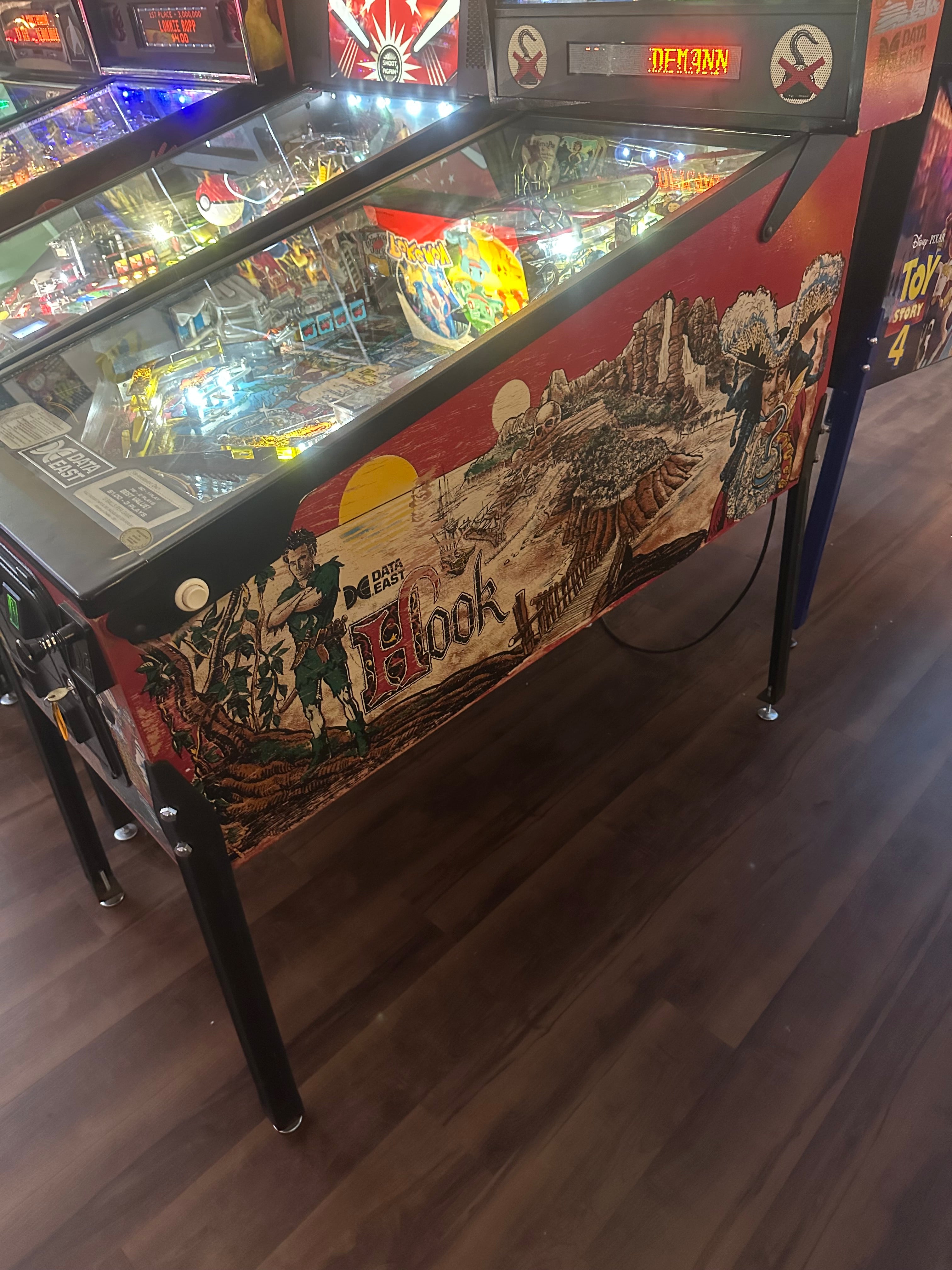 Data East Hook Pinball Machine