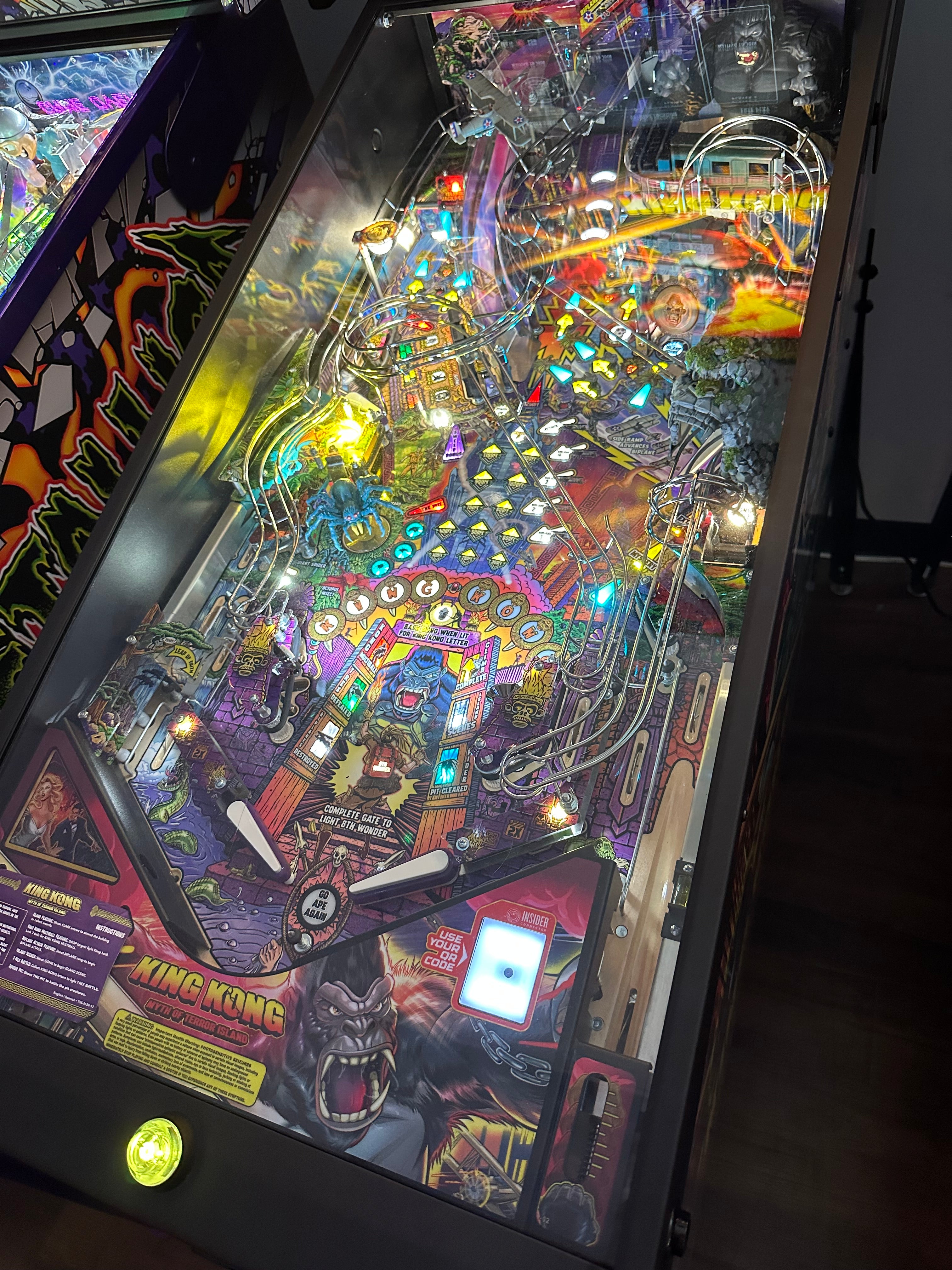 Stern Pinball King Kong: Myth of Terror Island Premium Pinball Machine