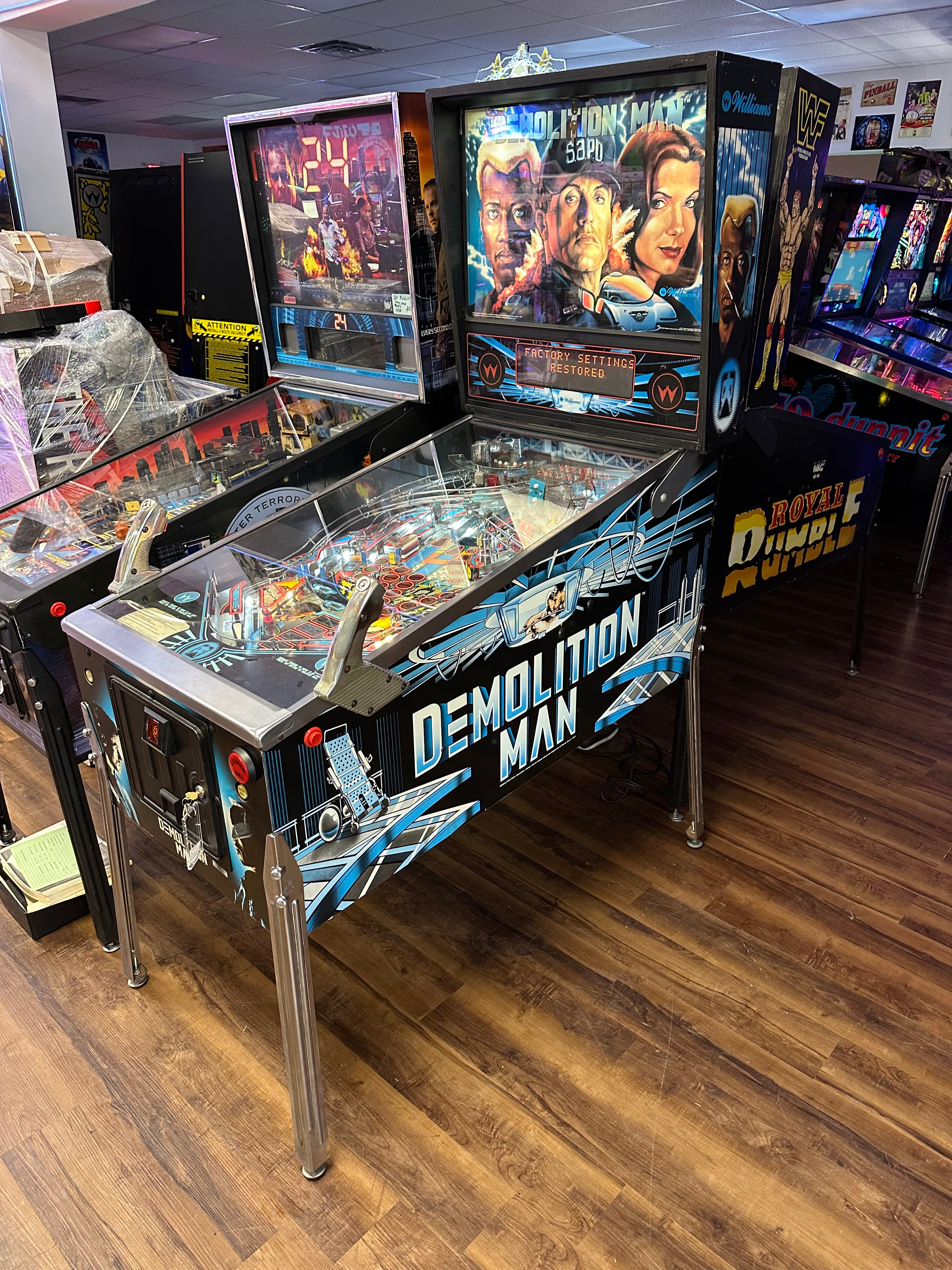 Williams Demolition Man Pinball Machine