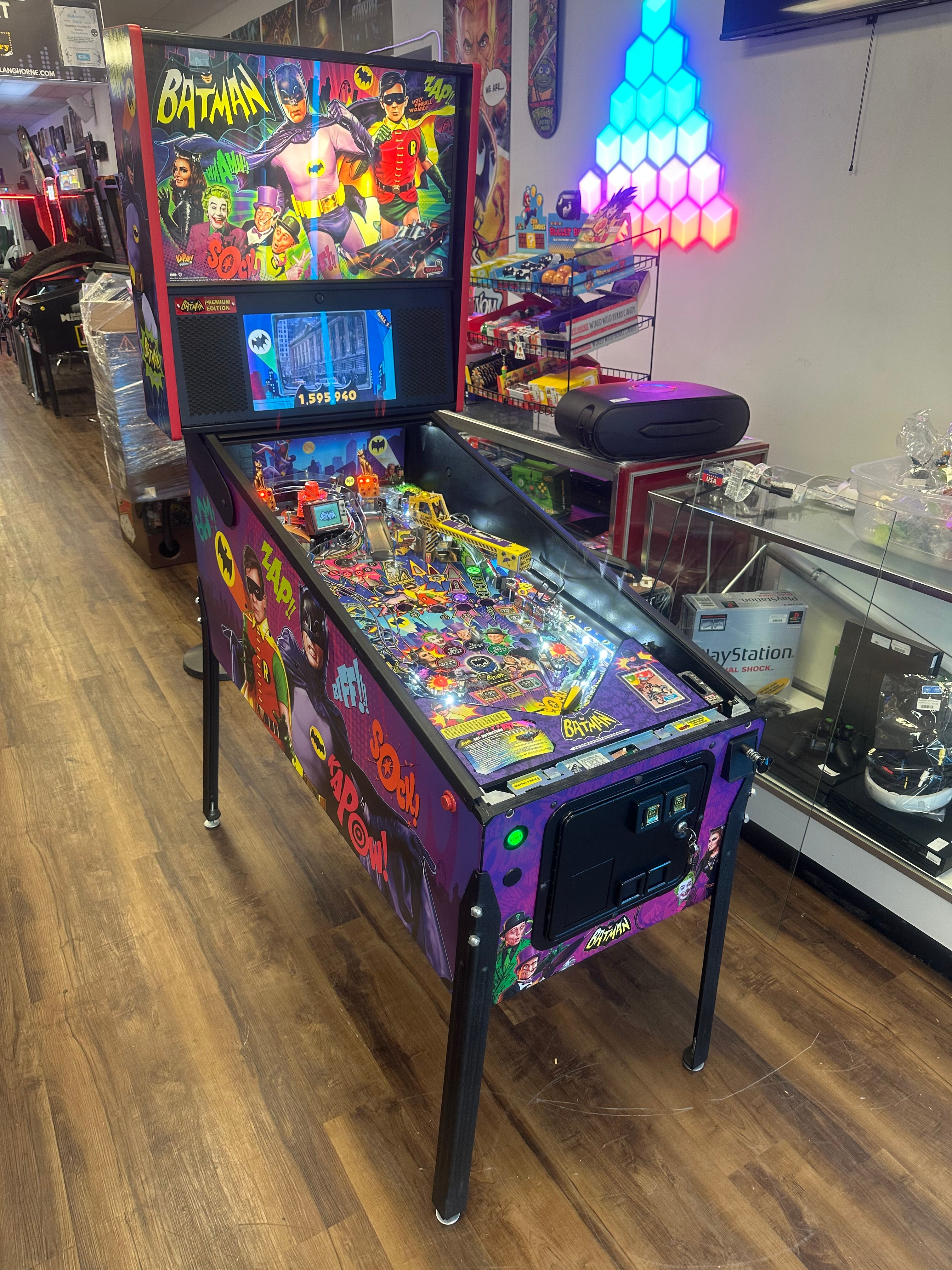 Stern Pinball Batman 66 Premium Pinball Machine