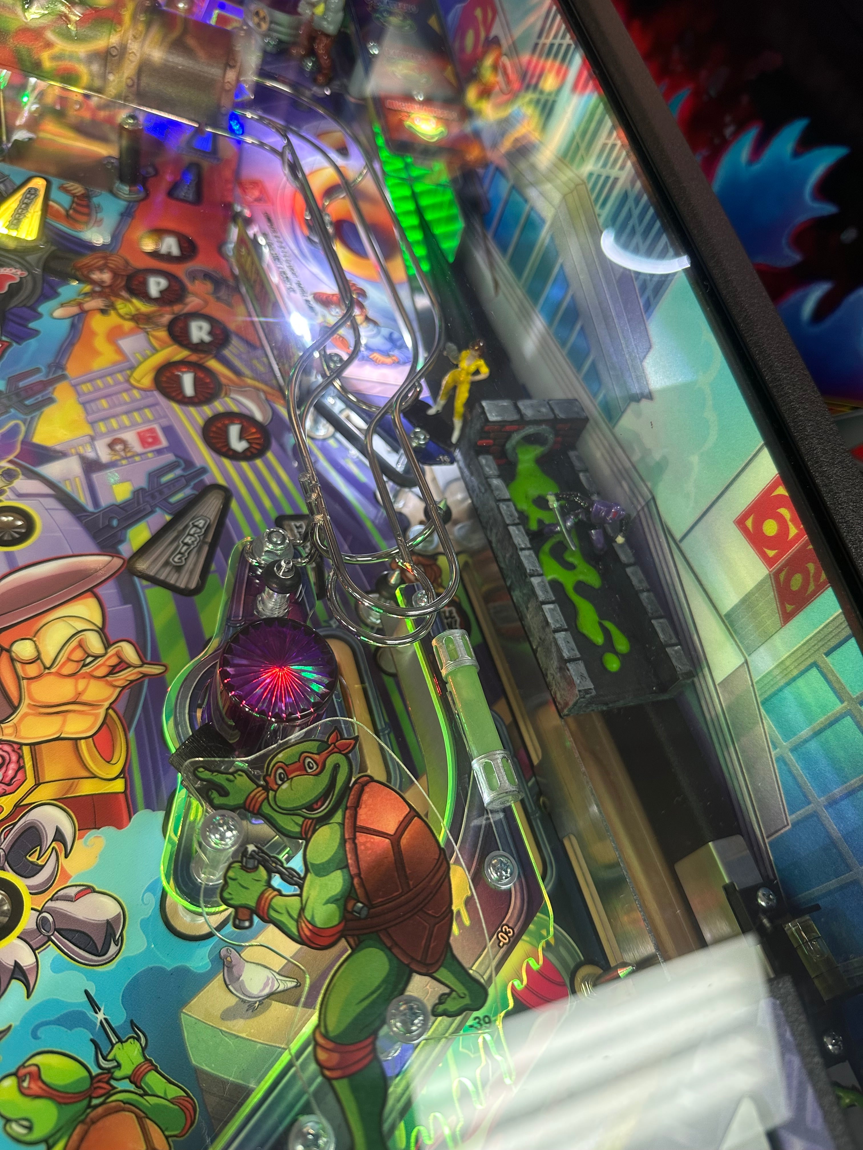 Stern Pinball LOADED Teenage Mutant Ninja Turtles Premium Pinball Machine