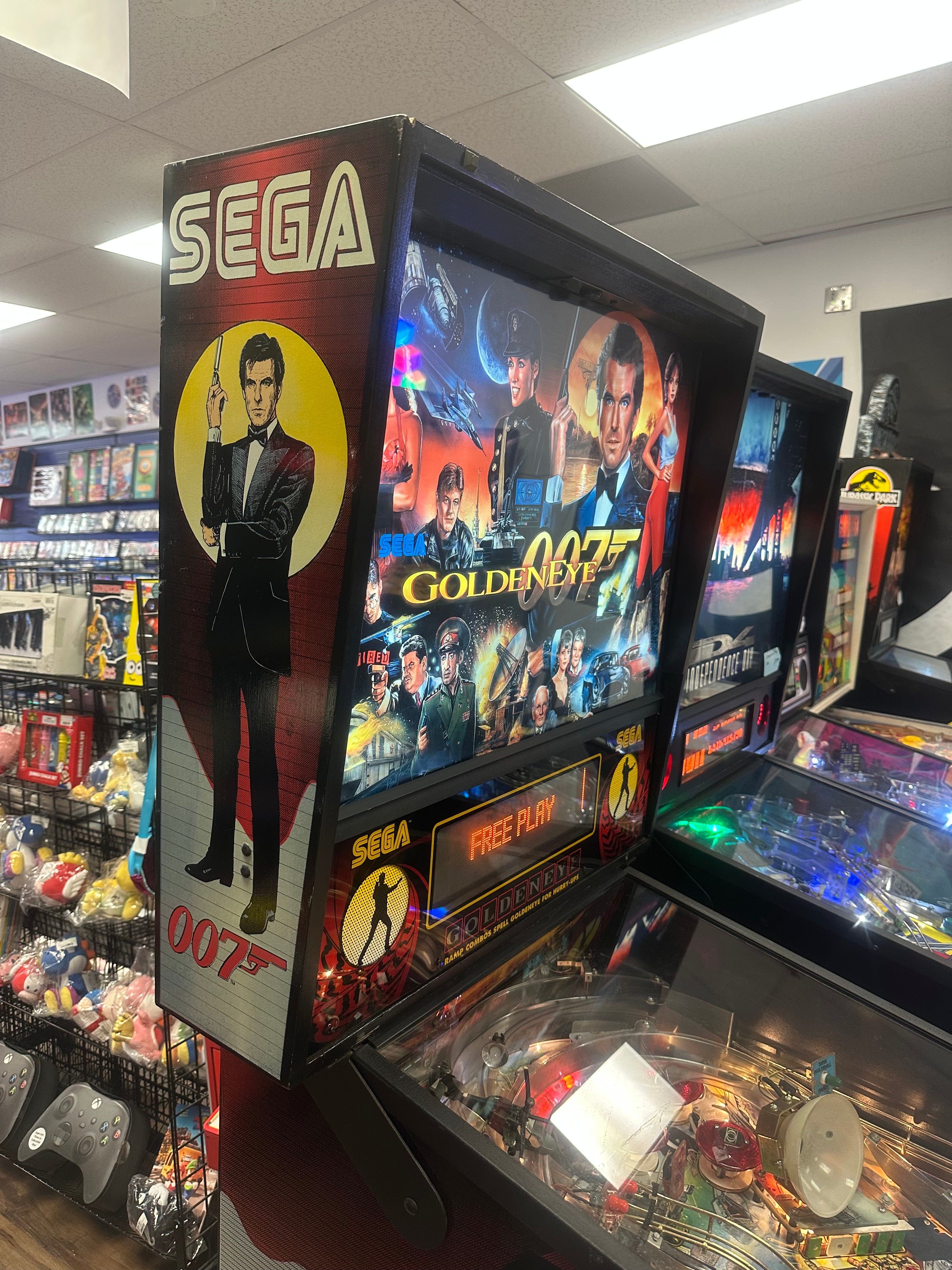 SEGA Goldeneye Pinball Machine