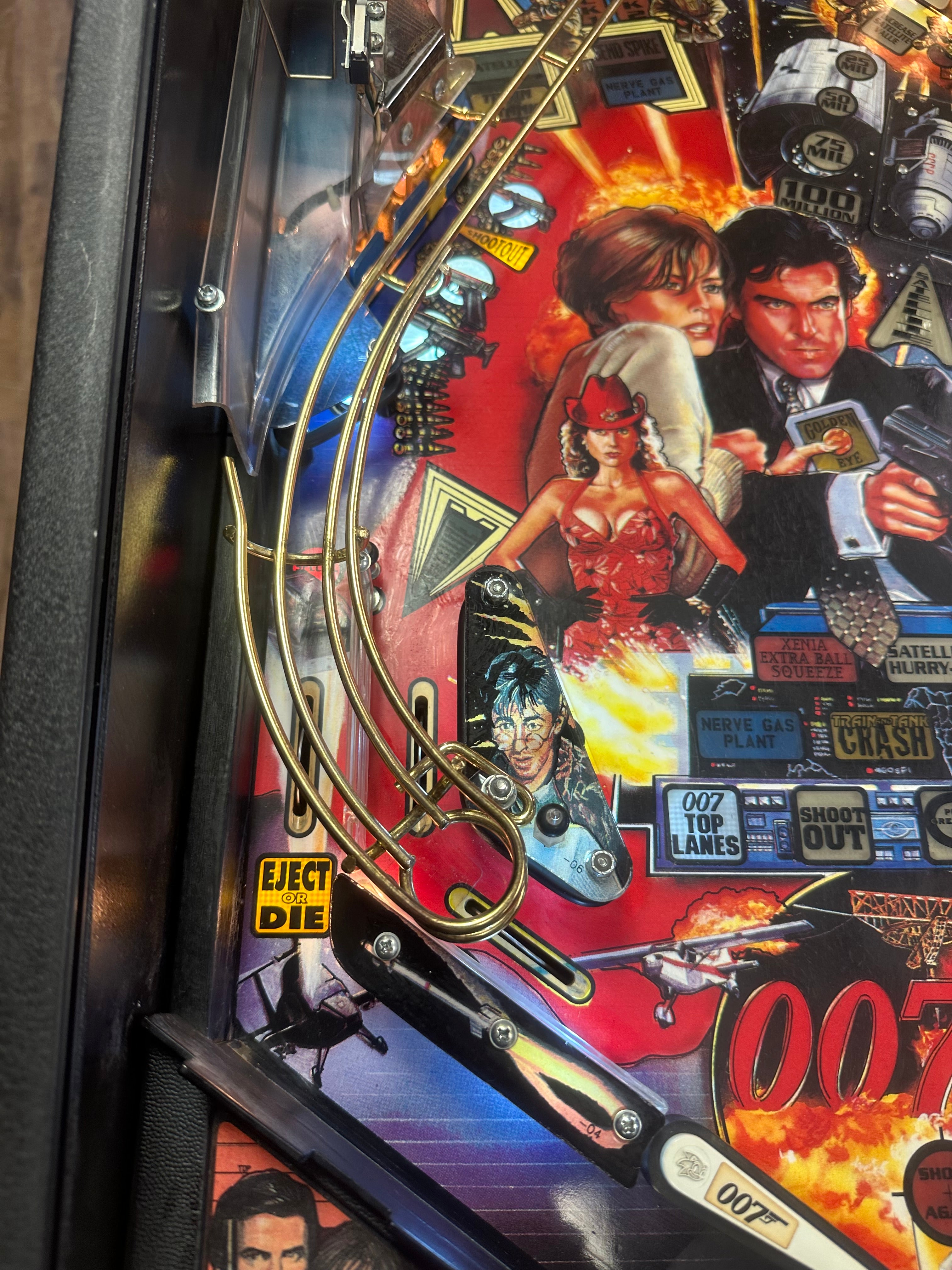 SEGA Goldeneye Pinball Machine
