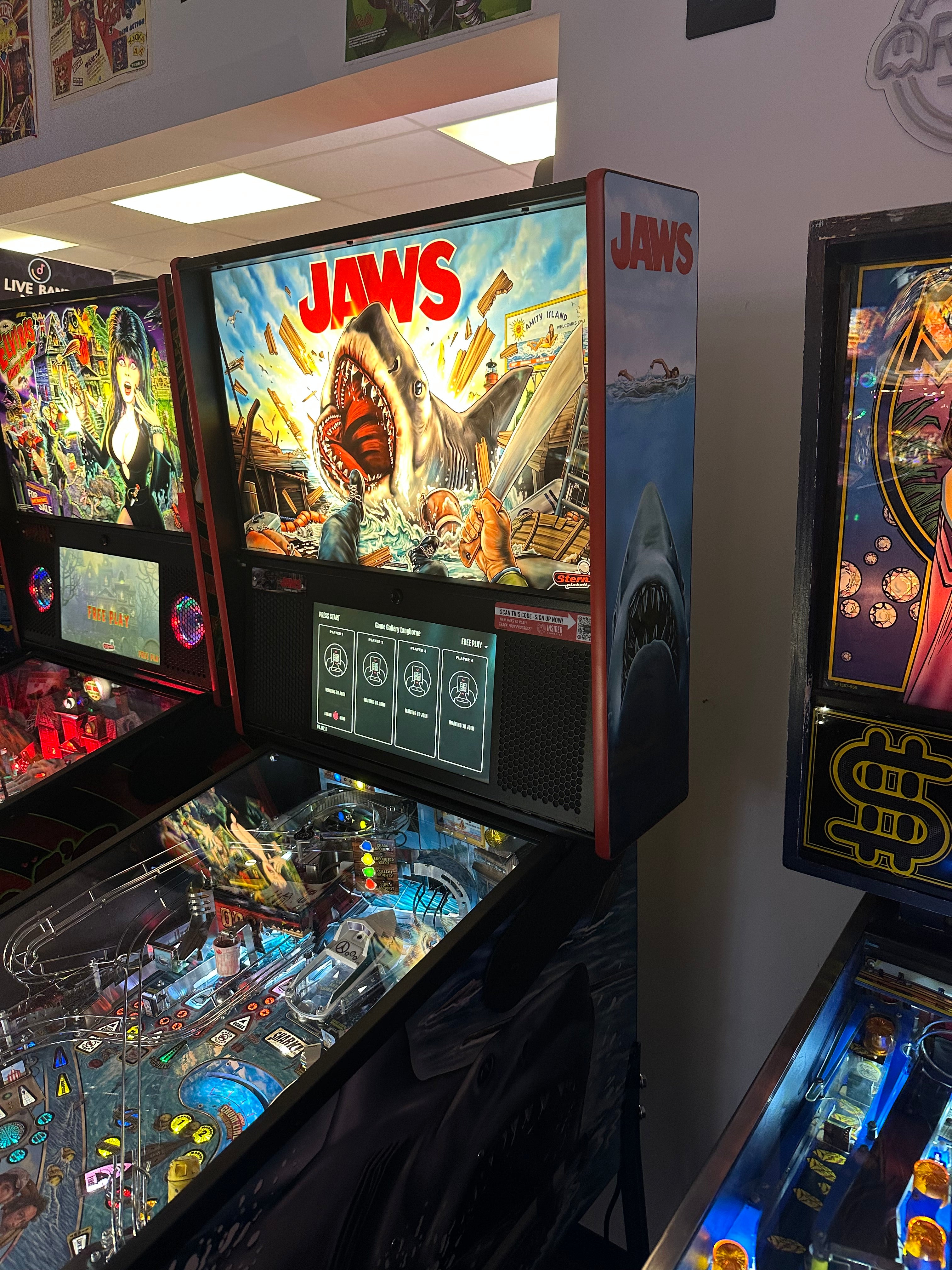 Stern Pinball Jaws Premium Pinball Machine