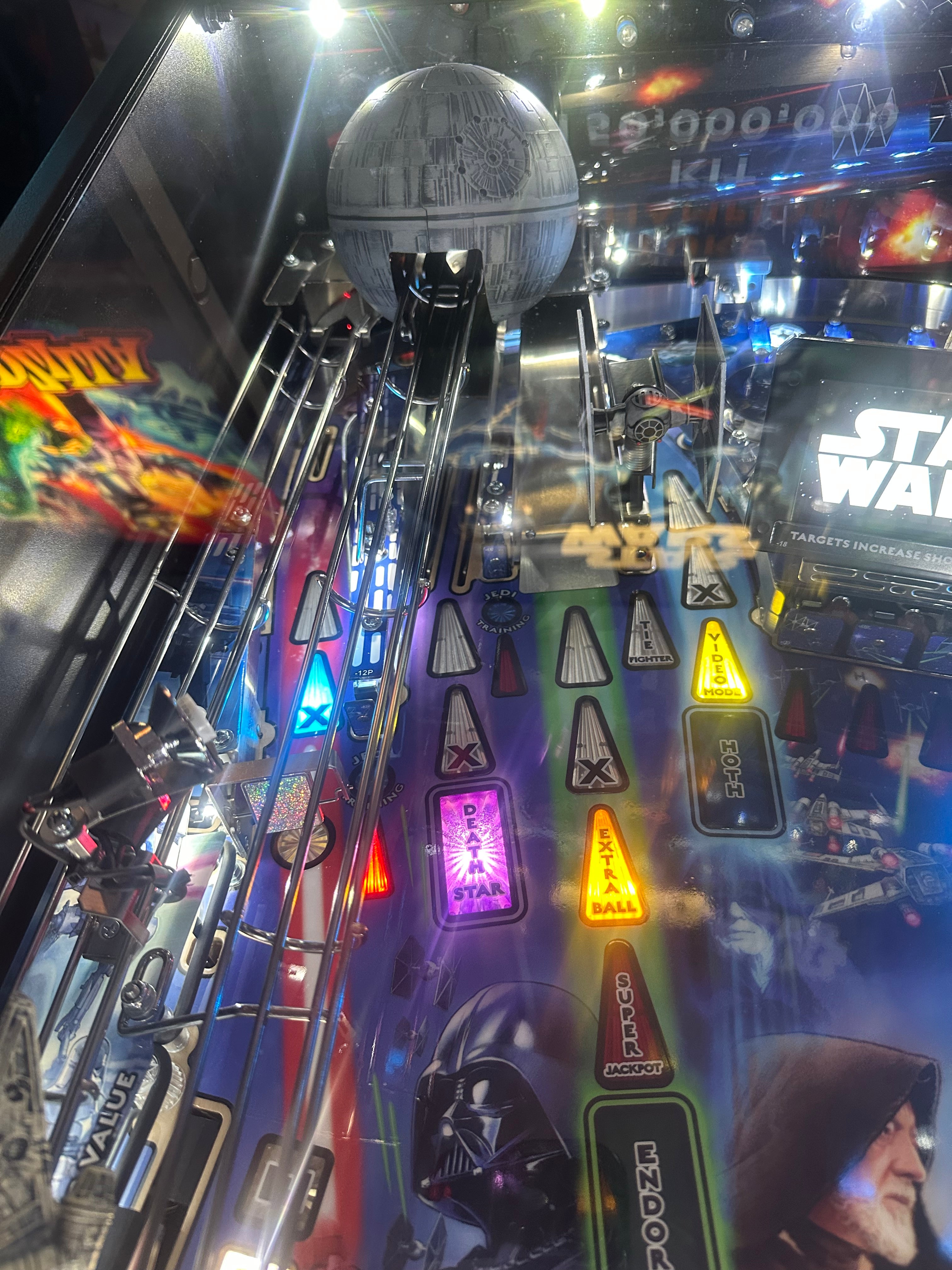 Stern Pinball Star Wars Premium Pinball Machine