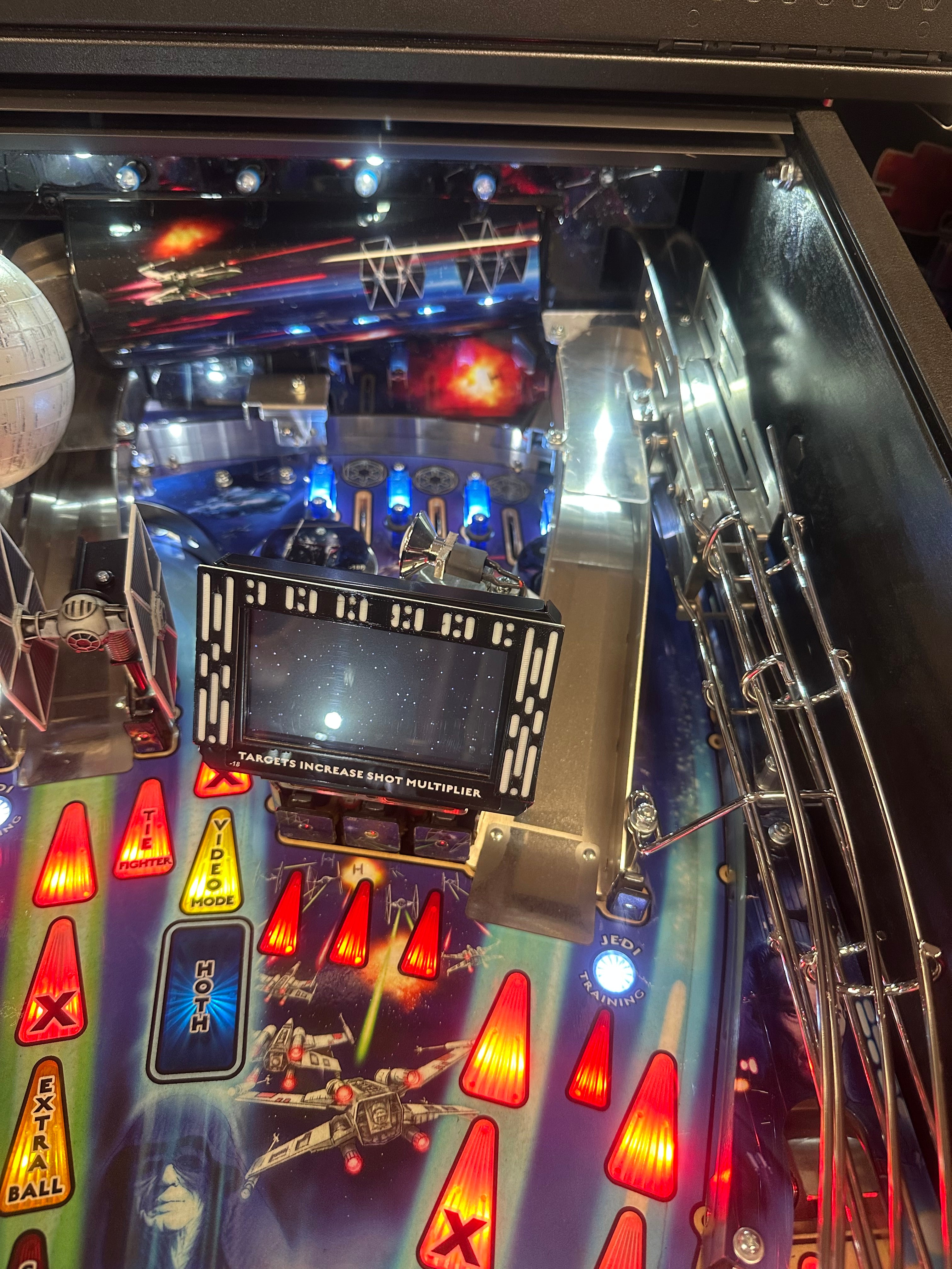 Stern Pinball Star Wars Premium Pinball Machine