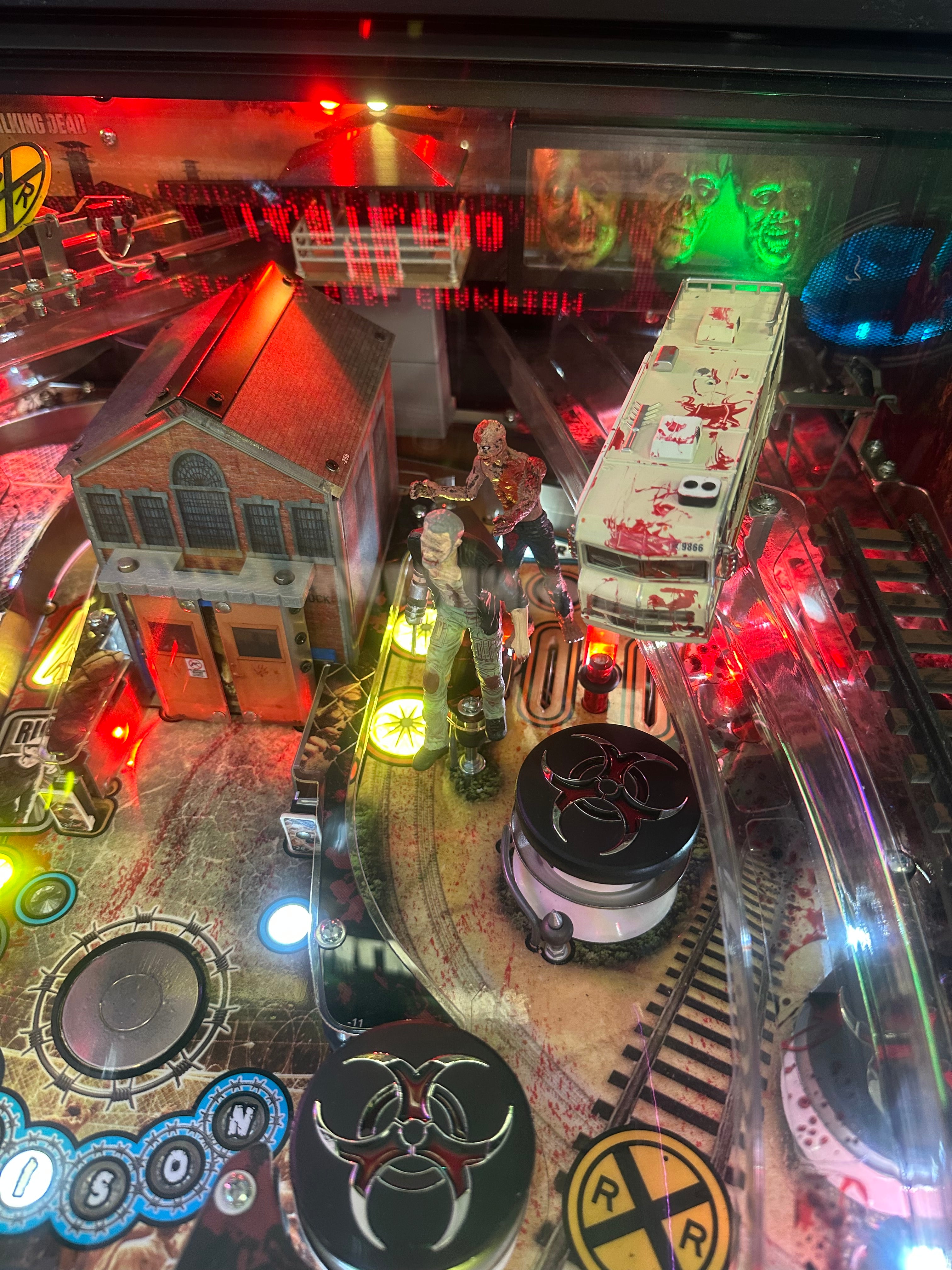 Stern Pinball LOADED The Walking Dead Premium Pinball Machine