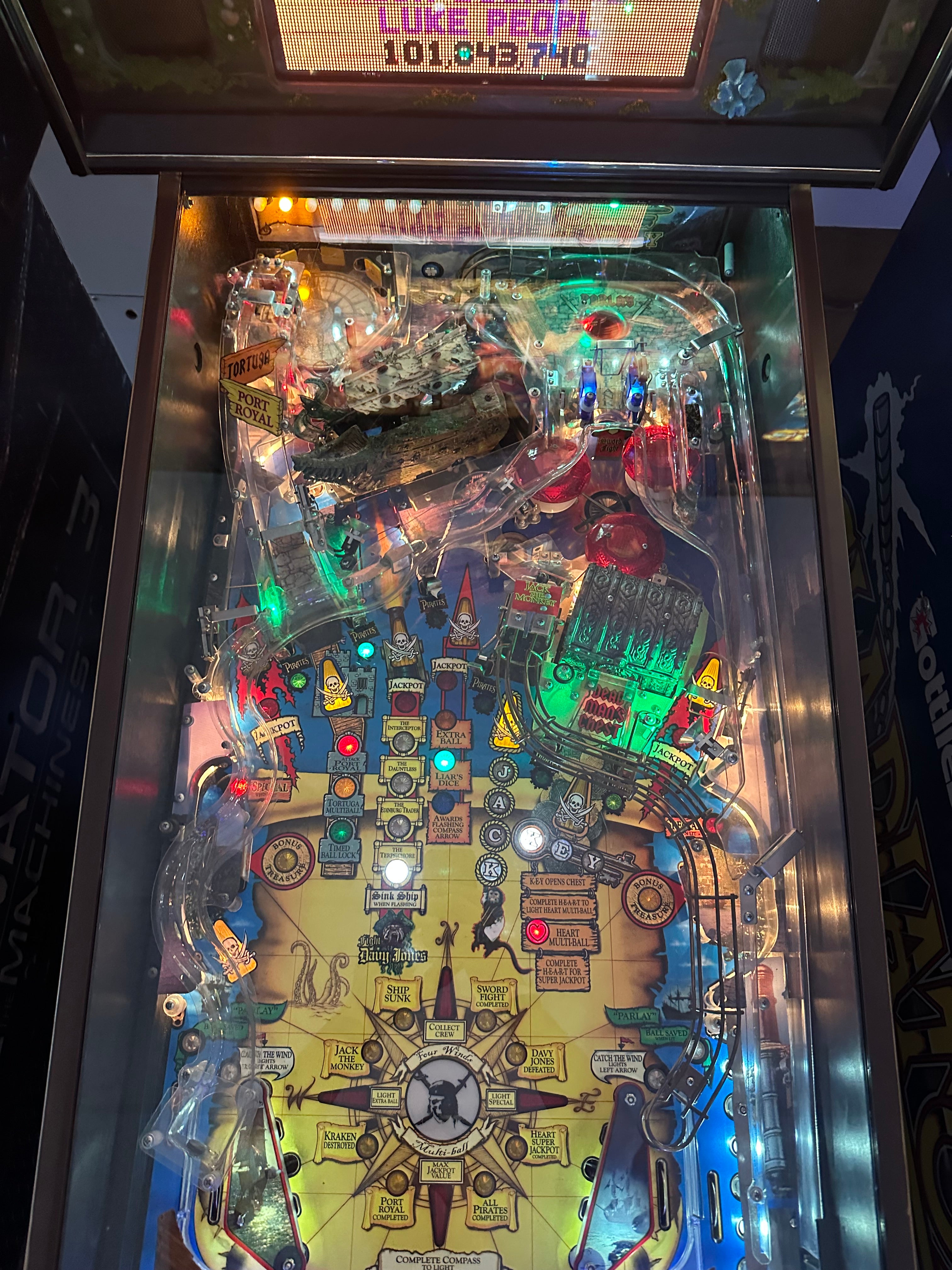 Stern Pinball LOADES Pirates of the Caribbean Pinball Machine