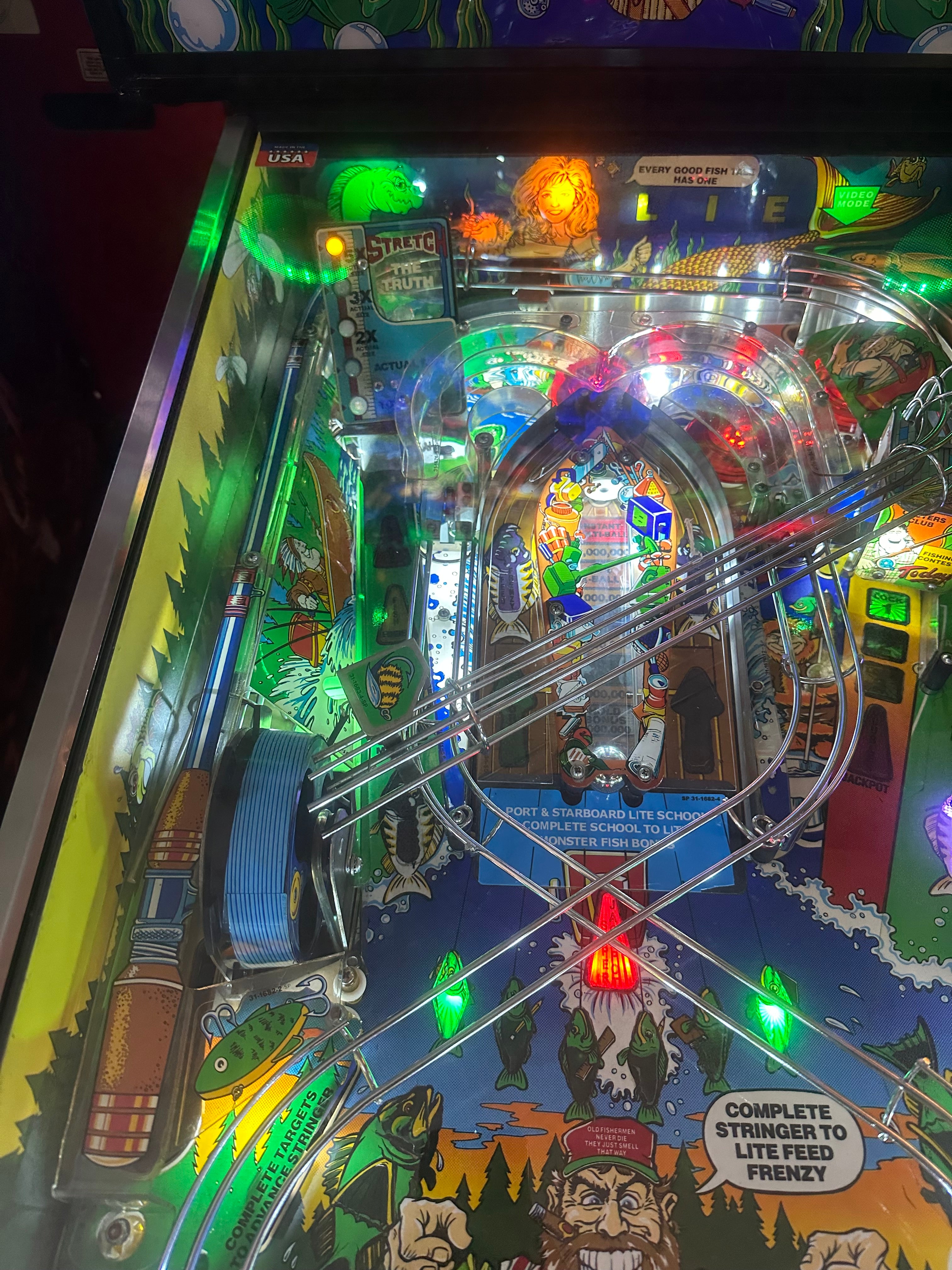 Williams LOADED Fish Tales Pinball Machine