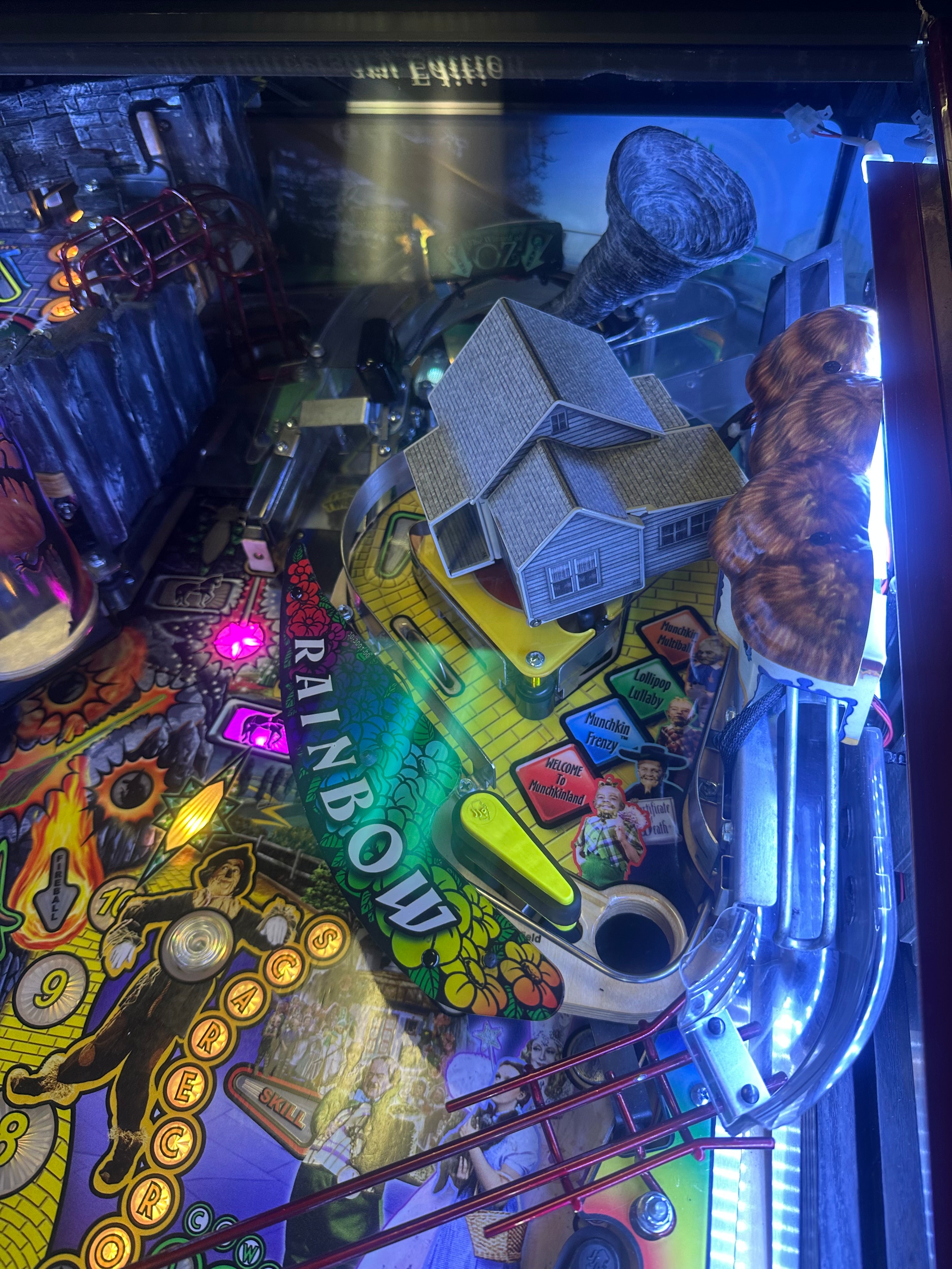 JJP Wizard of Oz 75th Anniversary Ruby Red Edition Pinball Machine