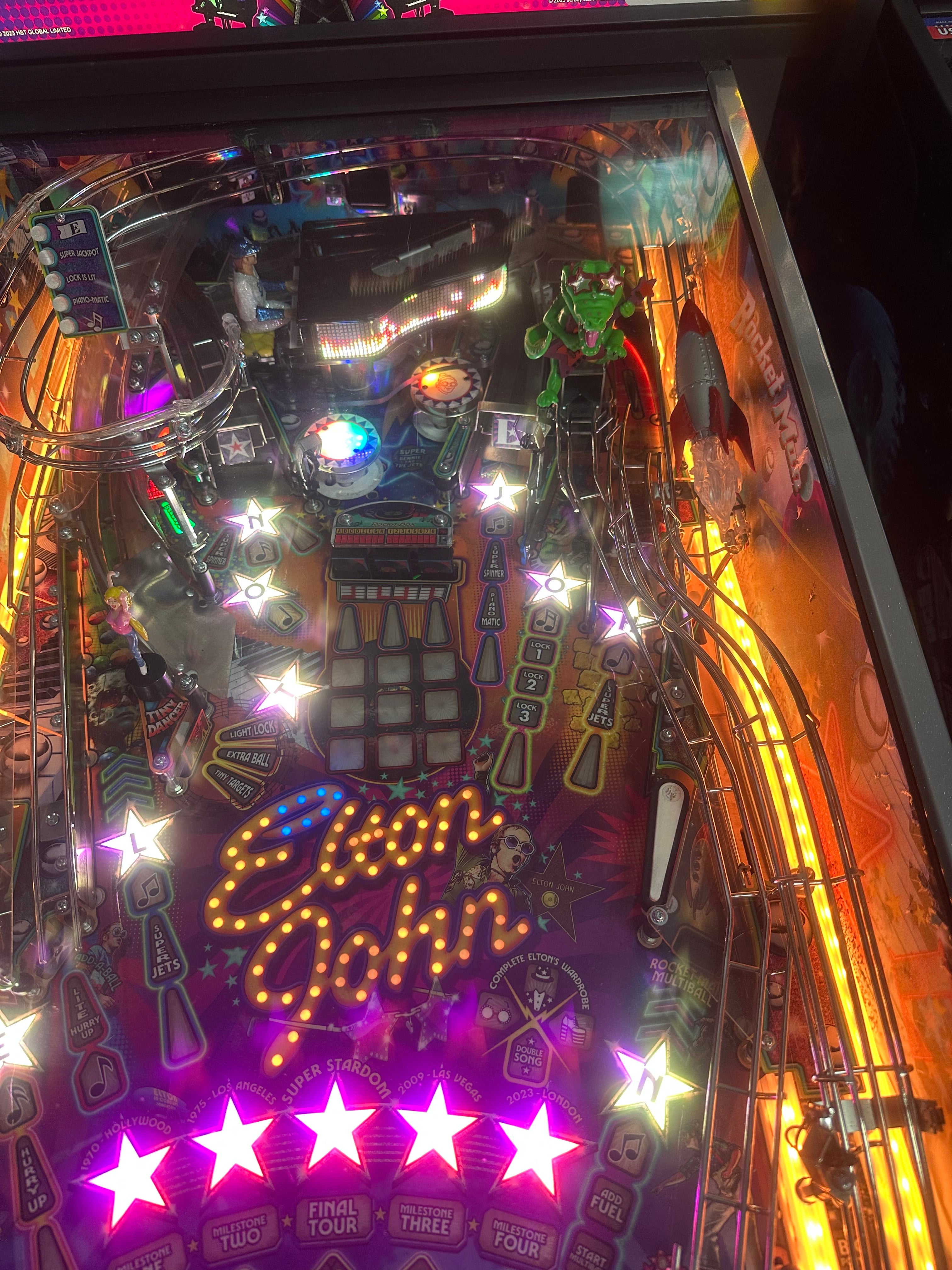 JJP Elton John Platinum Edition Pinball Machine