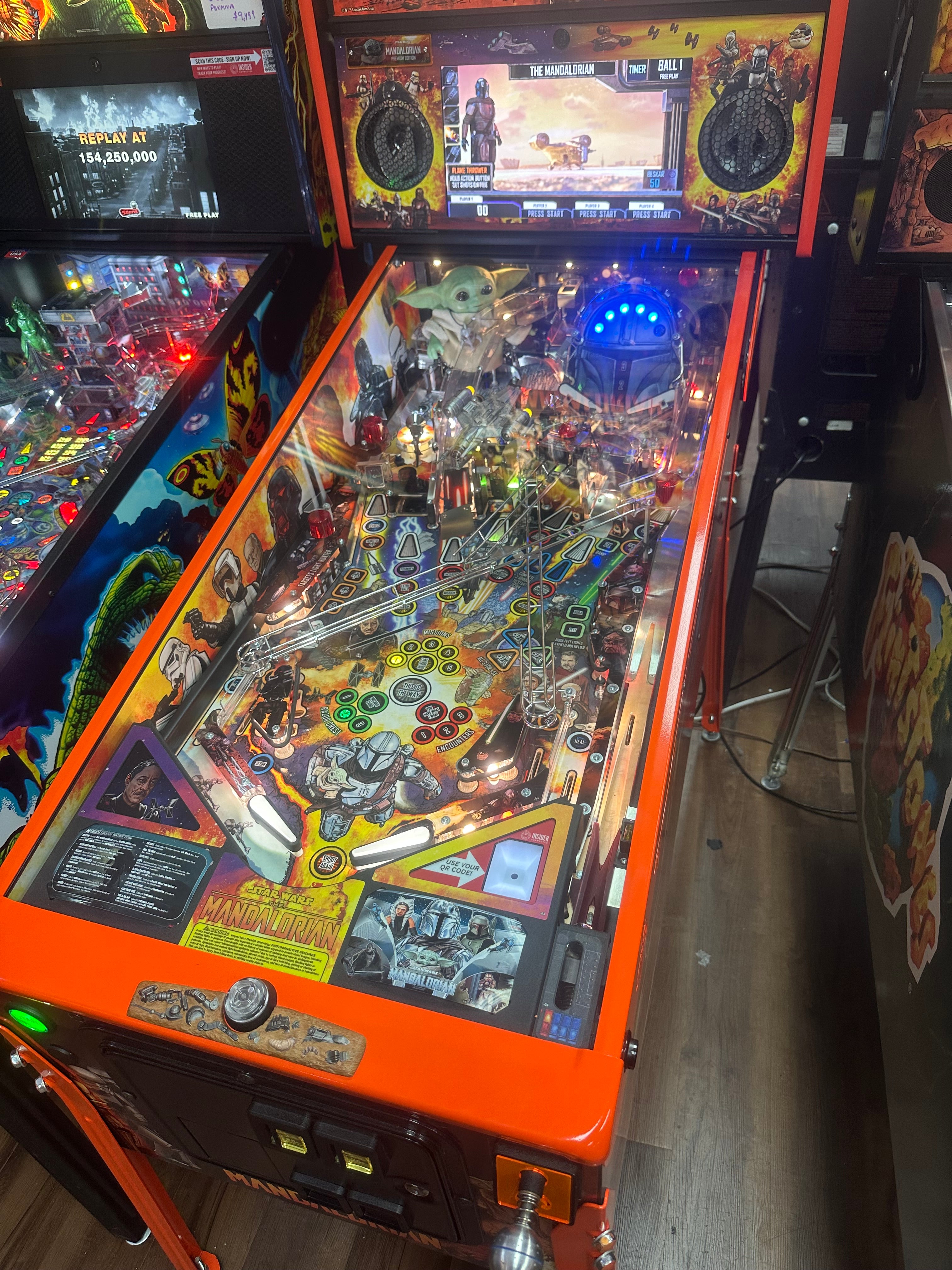 Stern Pinball LOADED The Mandalorian Premium Pinball Machine