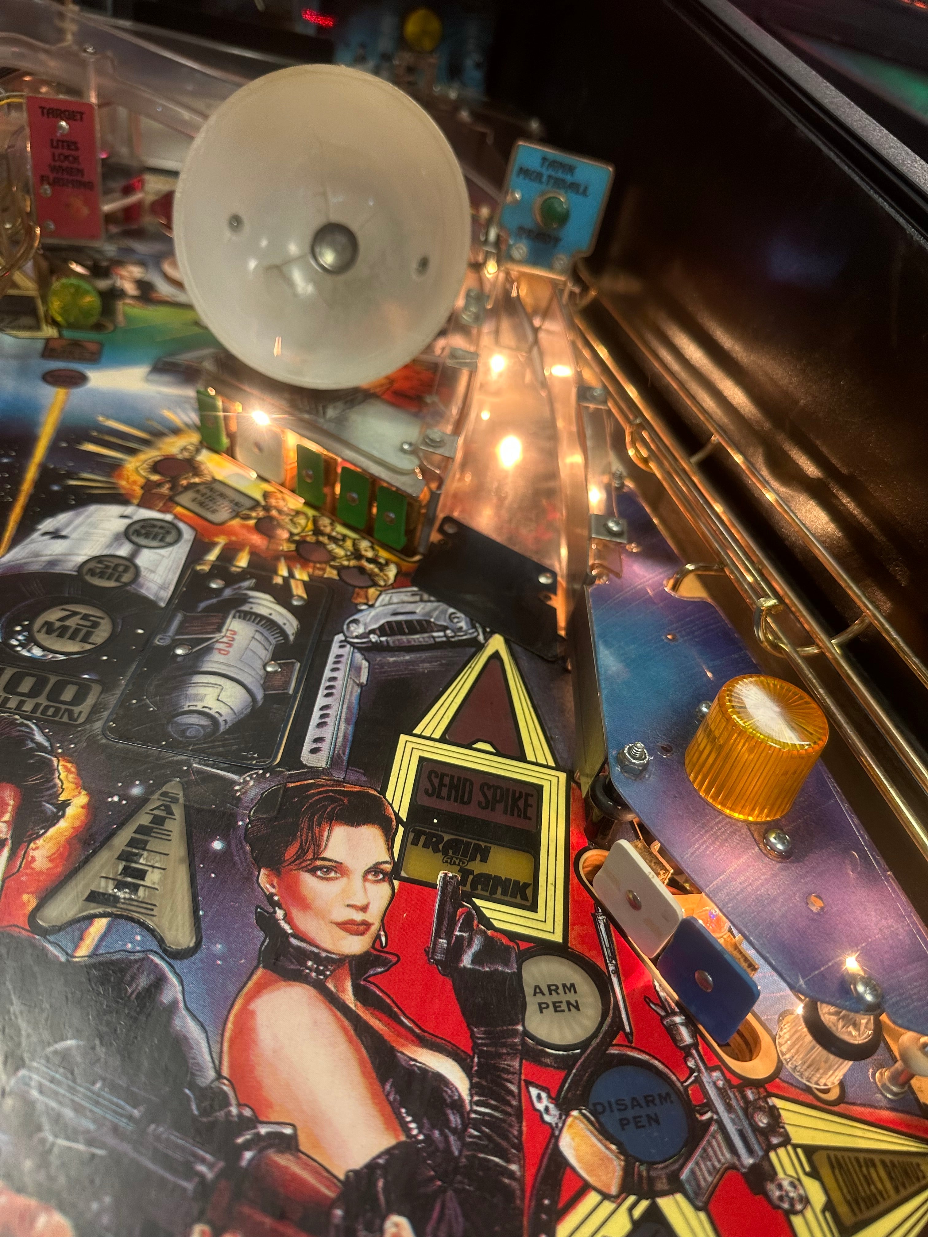 SEGA Goldeneye Pinball Machine