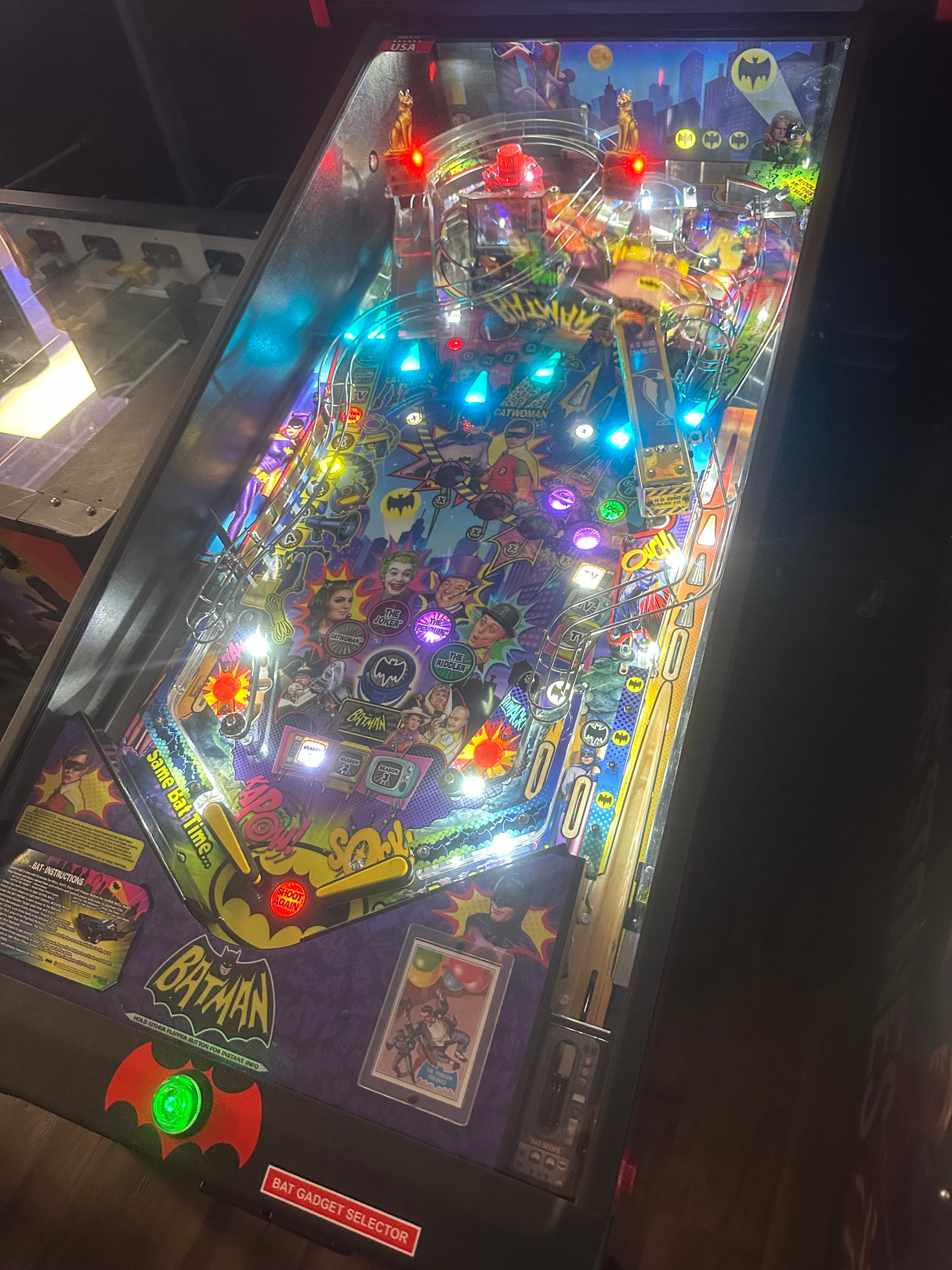 Stern Pinball Batman 66 Premium Pinball Machine