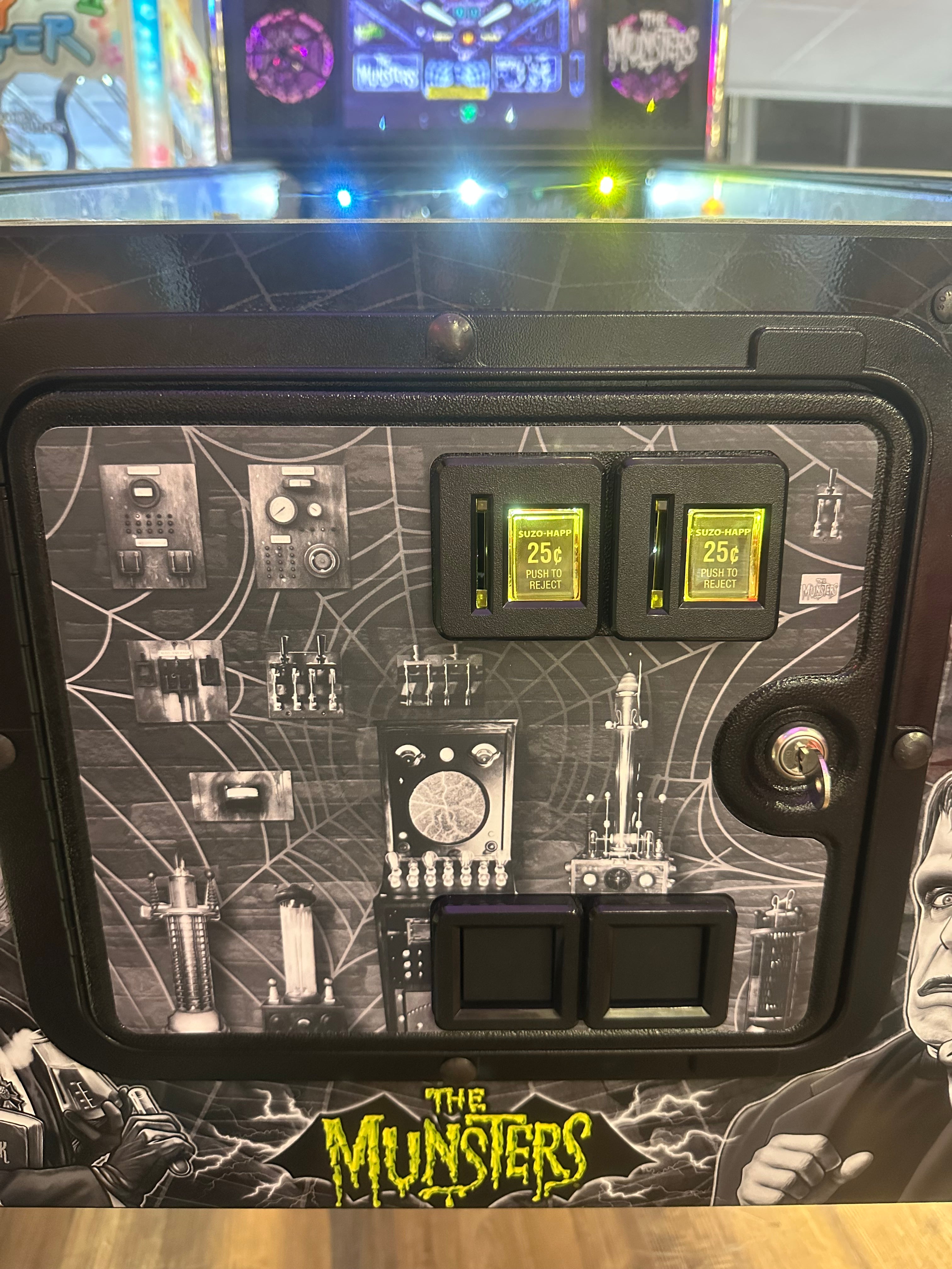 Stern Pinball LOADED The Munsters Premium Black & White Pinball Machine