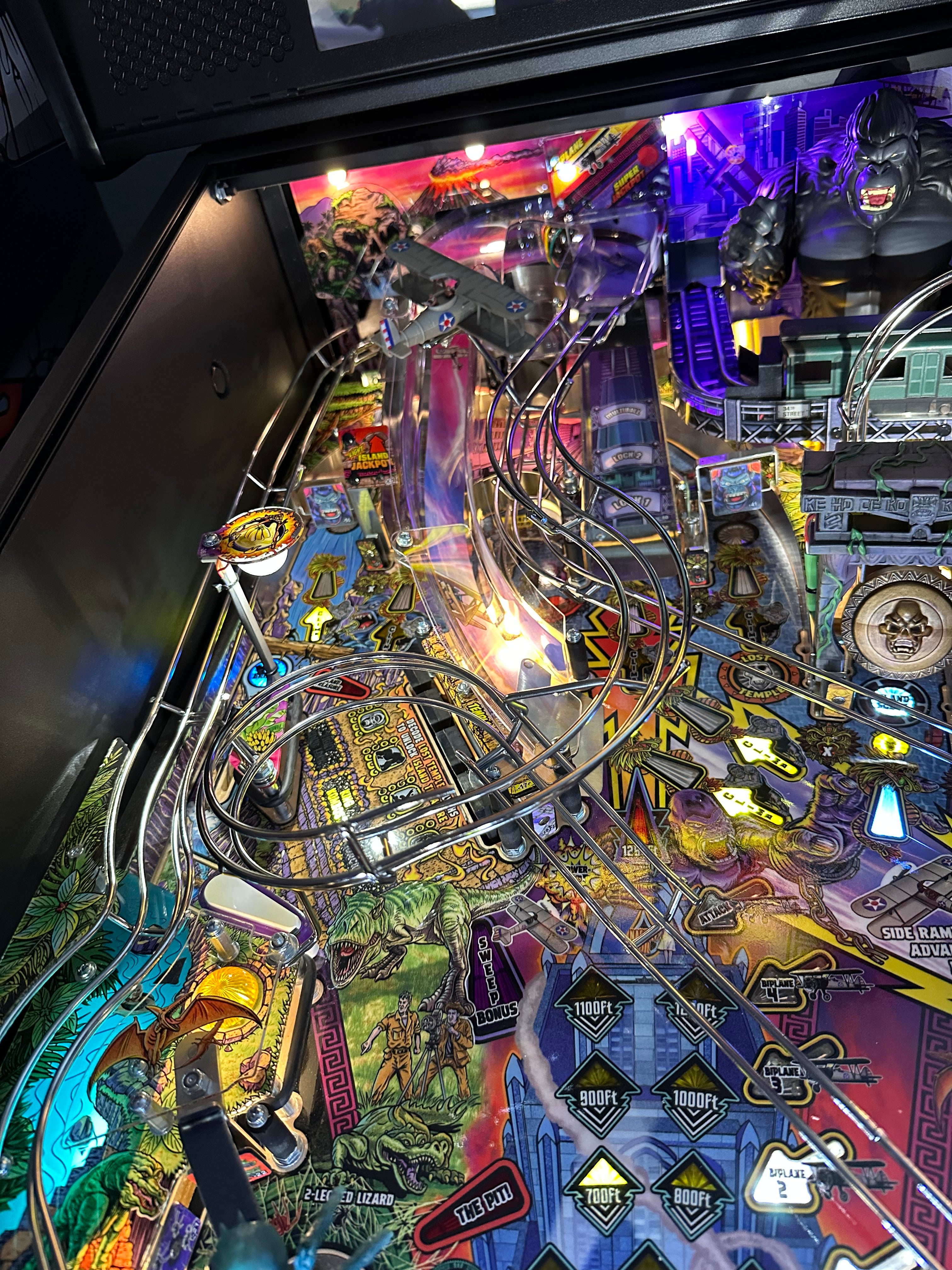 Stern Pinball King Kong: Myth of Terror Island Premium Pinball Machine