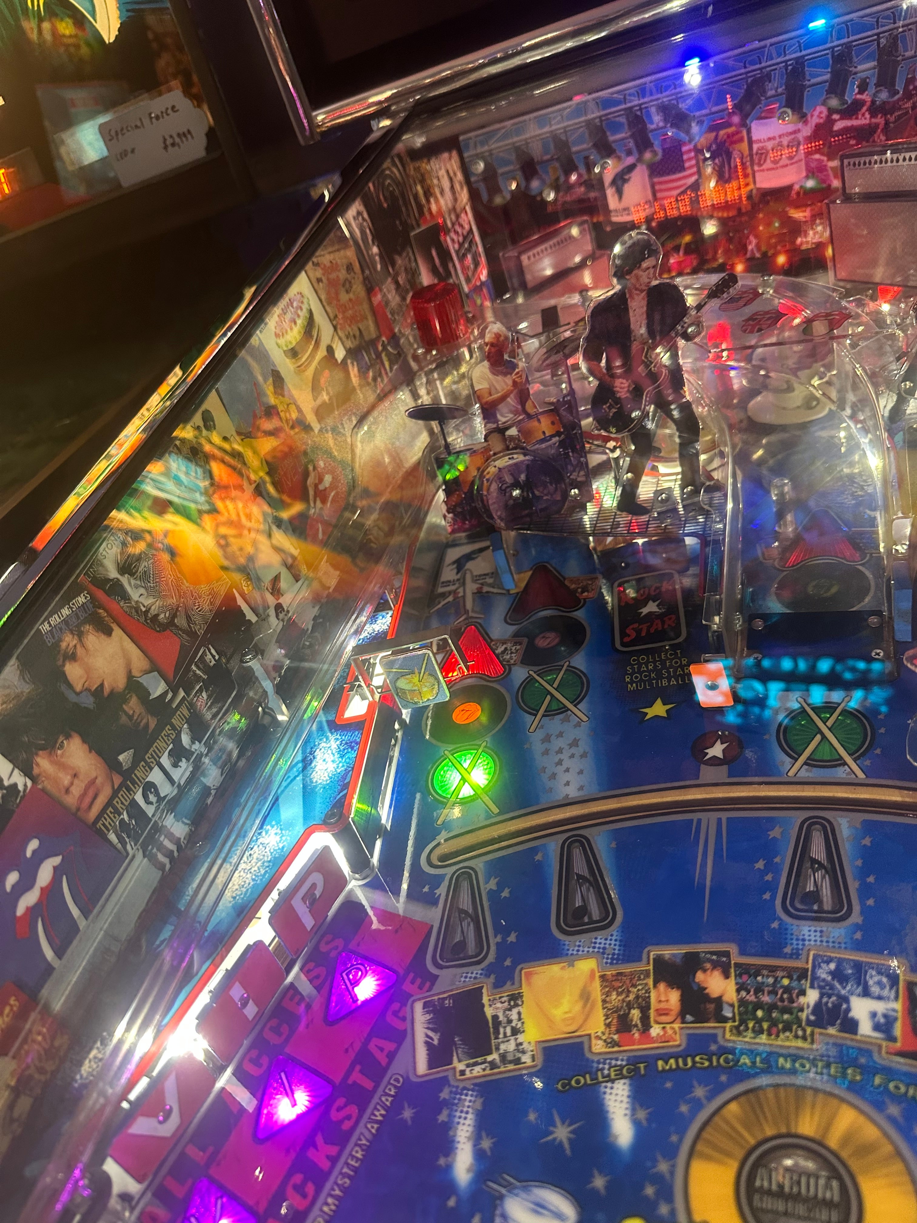 Stern Pinball LOADED The Rolling Stones Limited Edition Pinball Machine