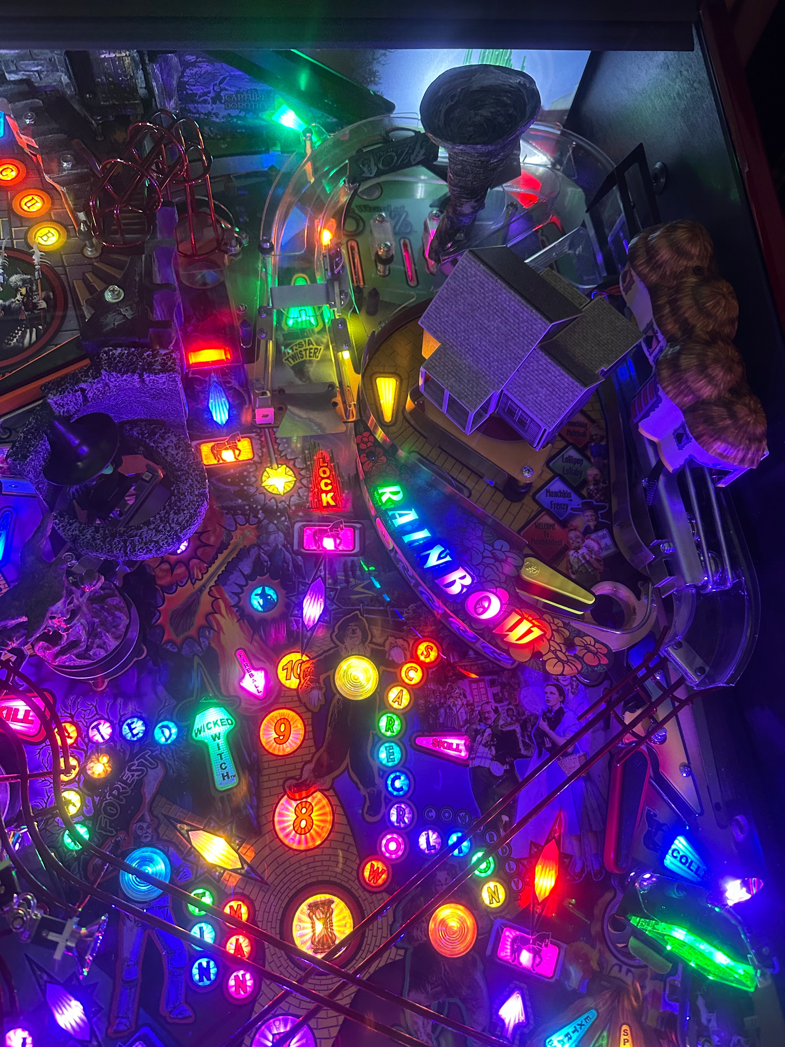 JJP Wizard of Oz 75th Anniversary Ruby Red Edition Pinball Machine