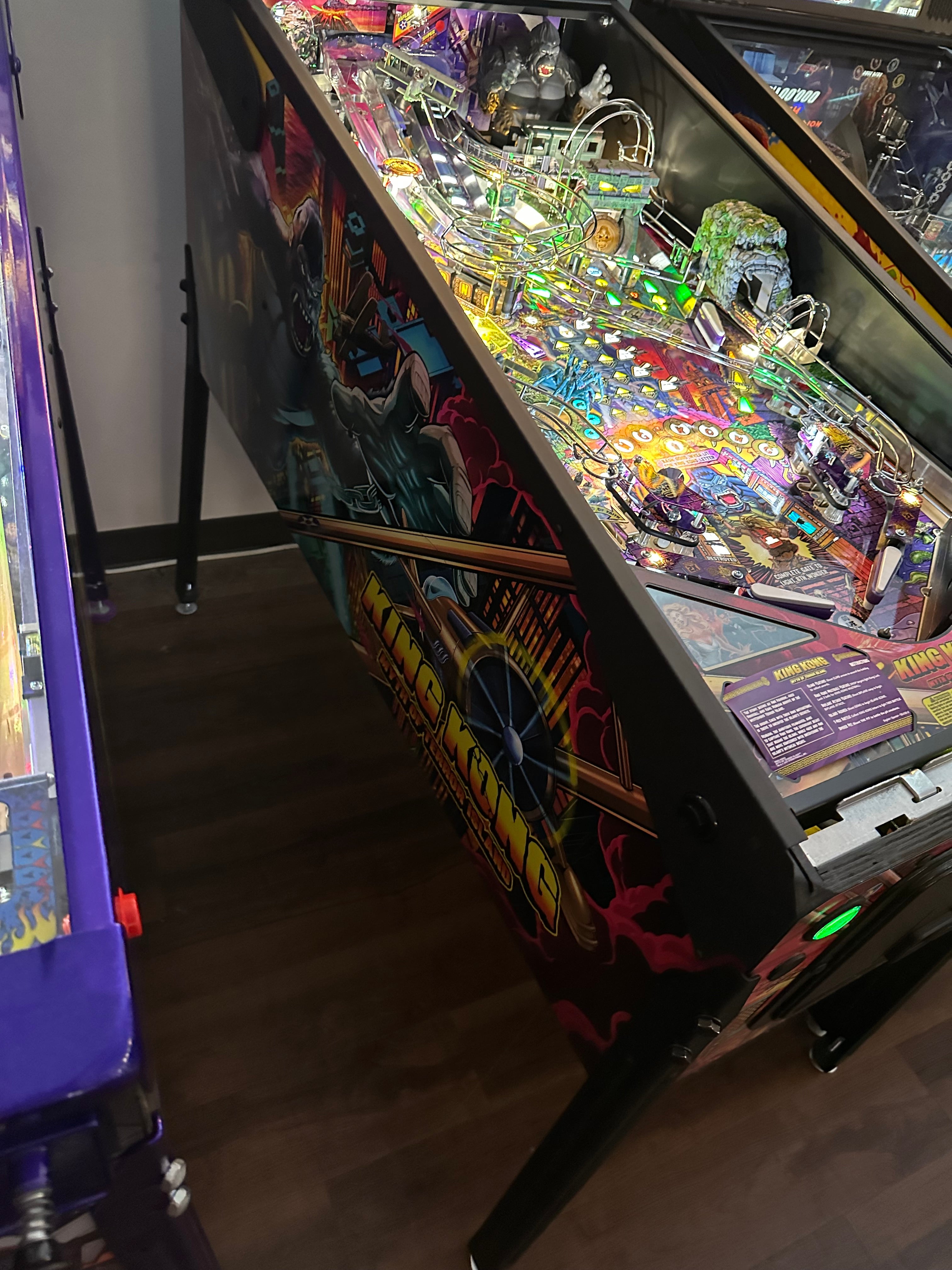 Stern Pinball King Kong: Myth of Terror Island Premium Pinball Machine