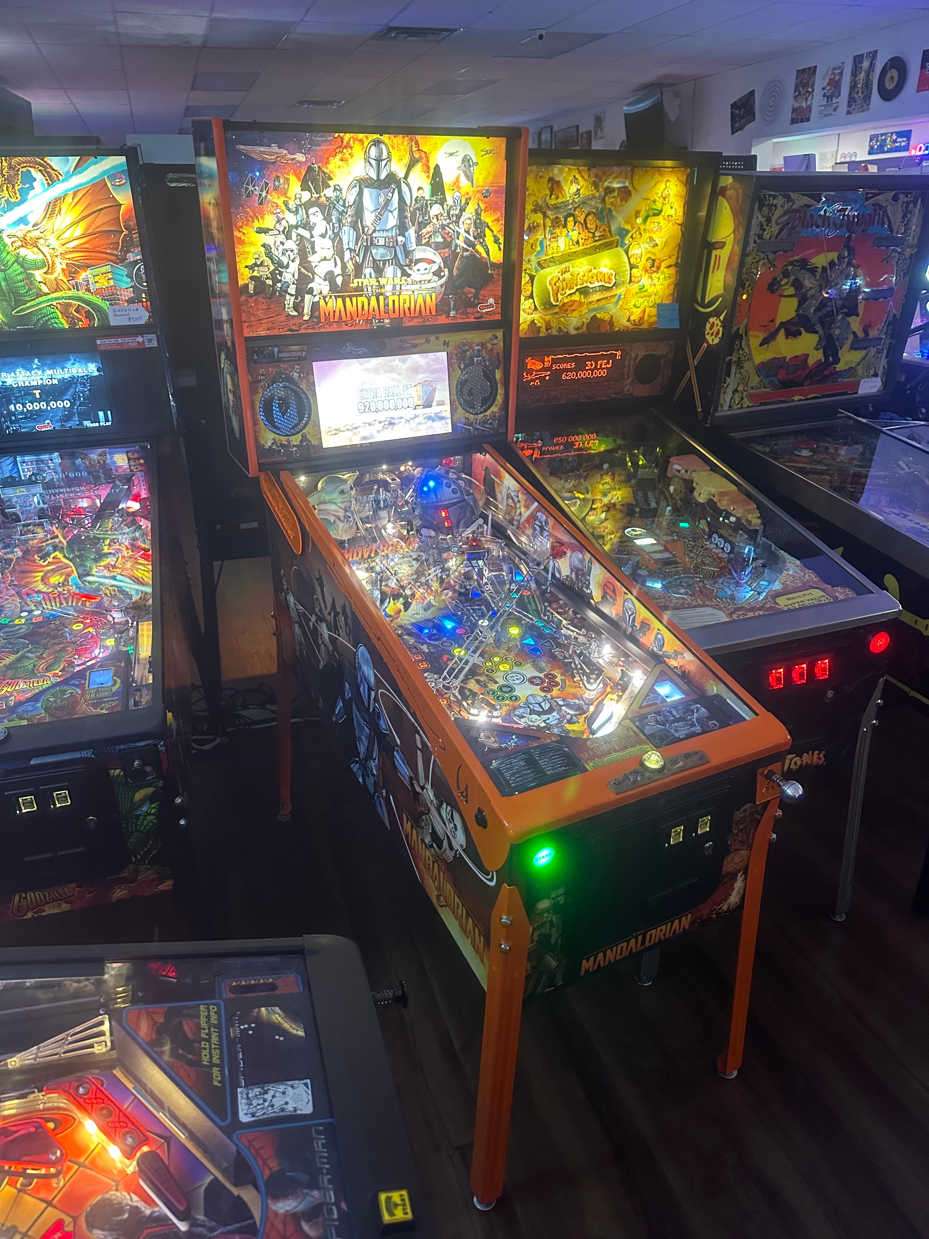 Stern Pinball LOADED The Mandalorian Premium Pinball Machine