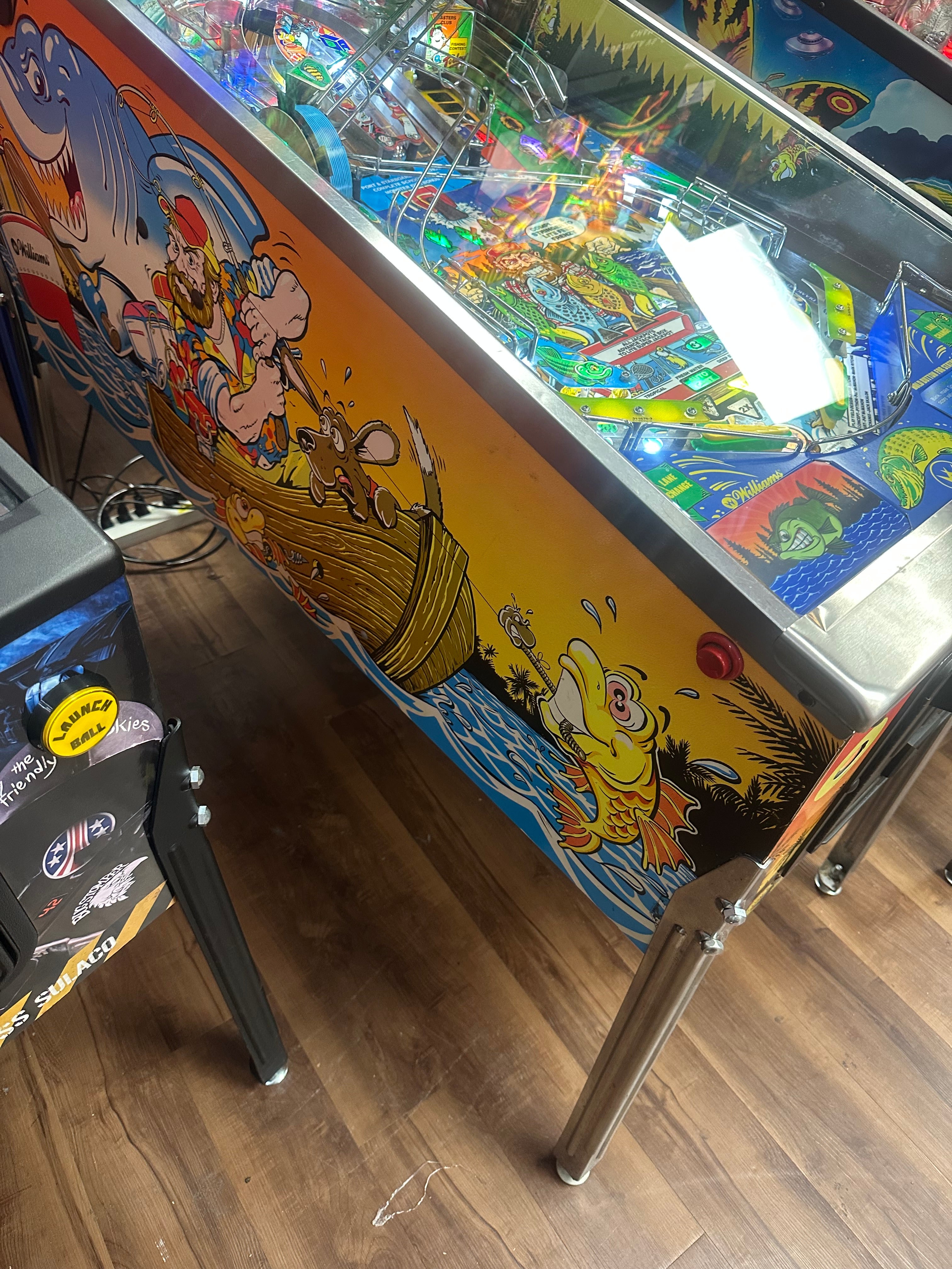 Williams LOADED Fish Tales Pinball Machine