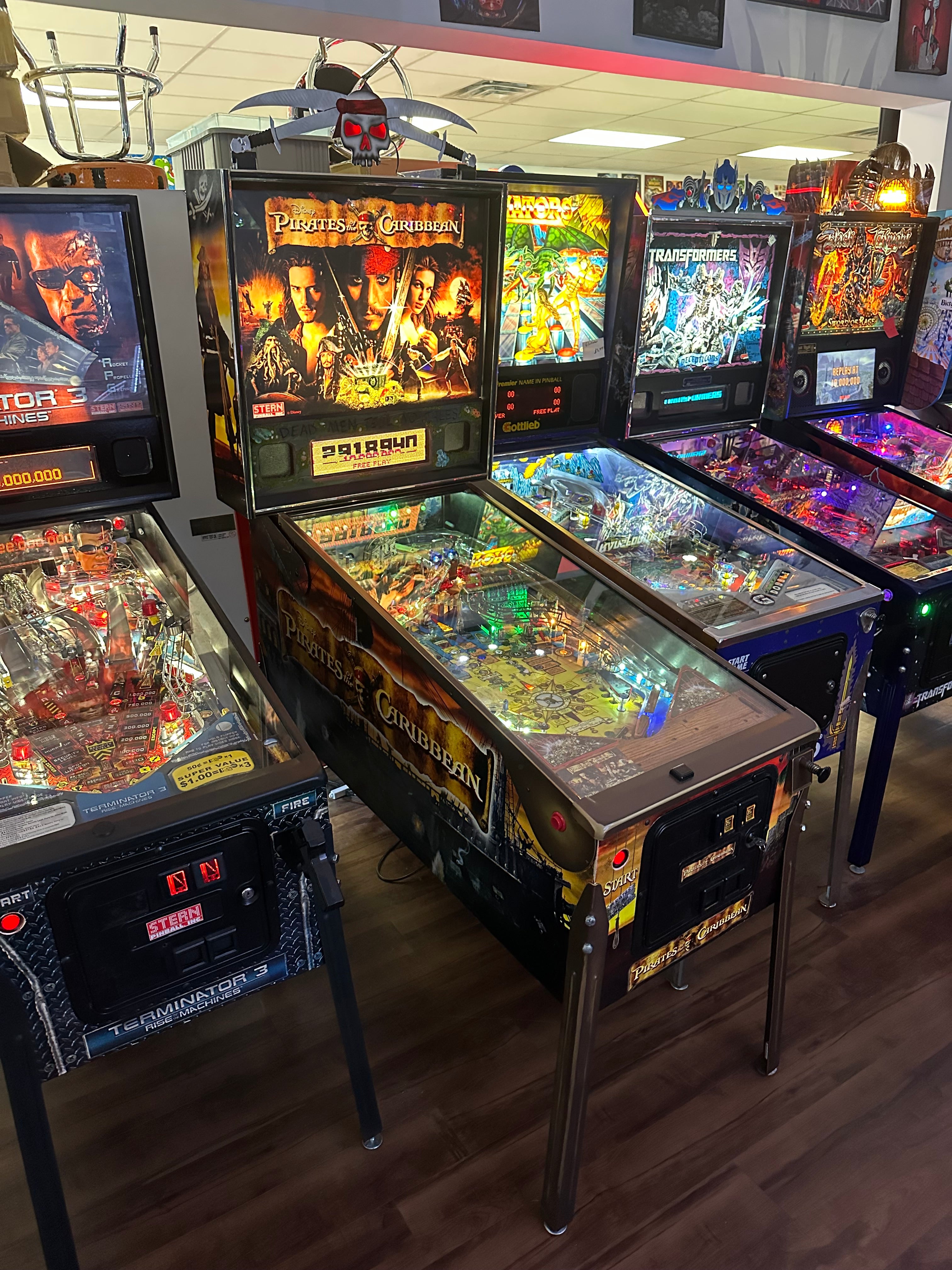 Stern Pinball LOADES Pirates of the Caribbean Pinball Machine