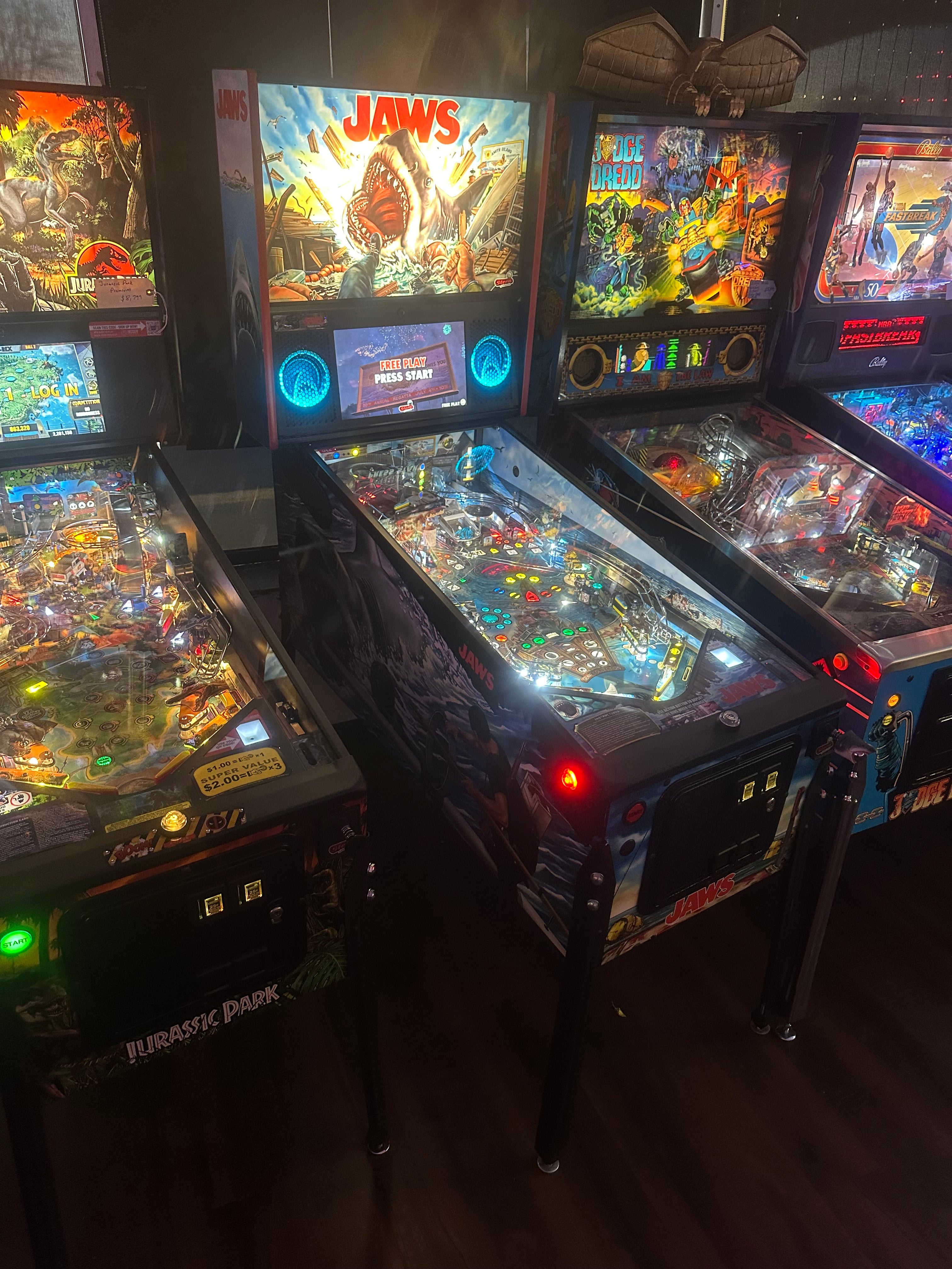 Stern Pinball Jaws Premium Pinball Machine