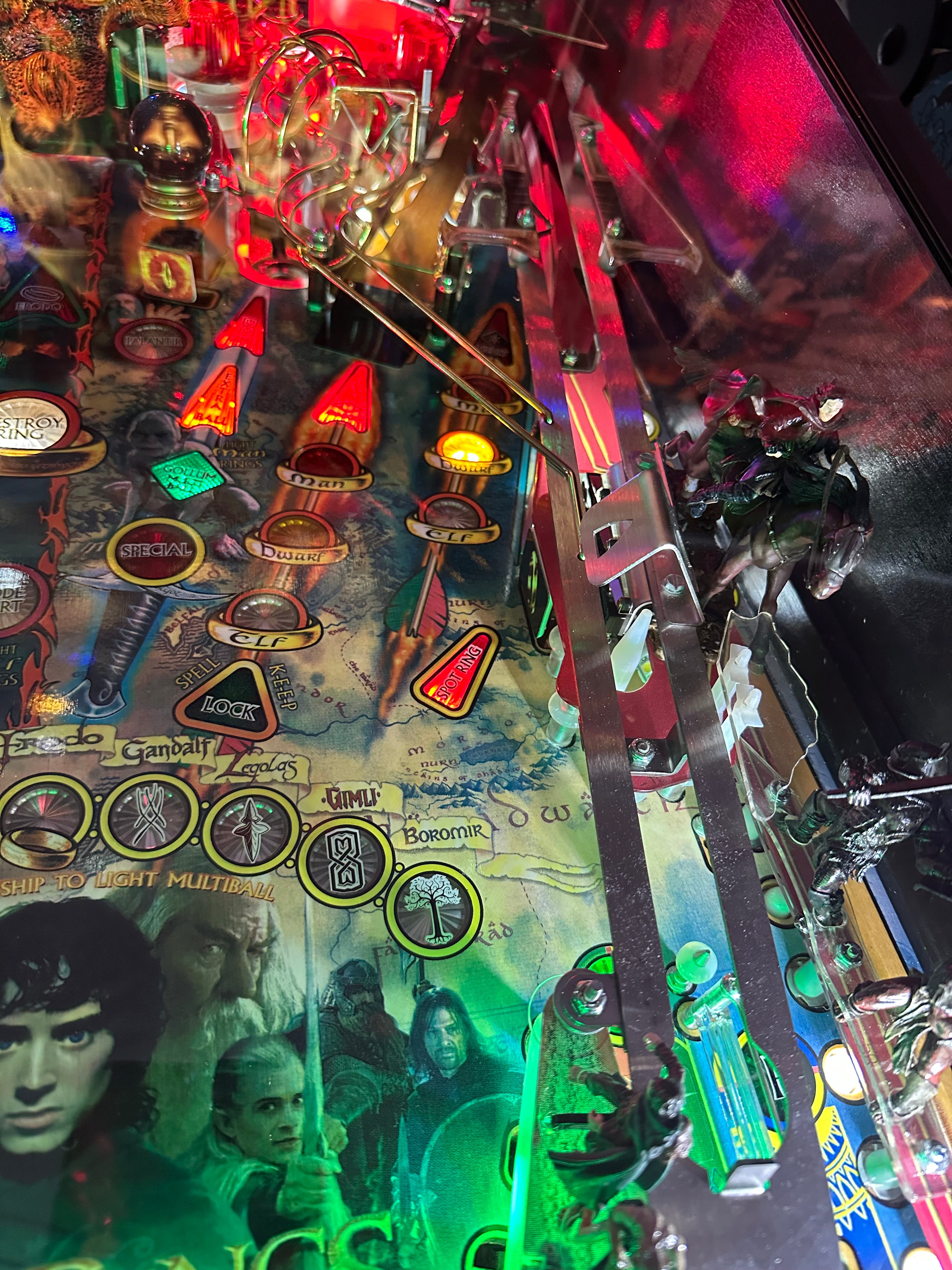 Stern Pinball LOADED The Lord of the Rings Pinball Machine