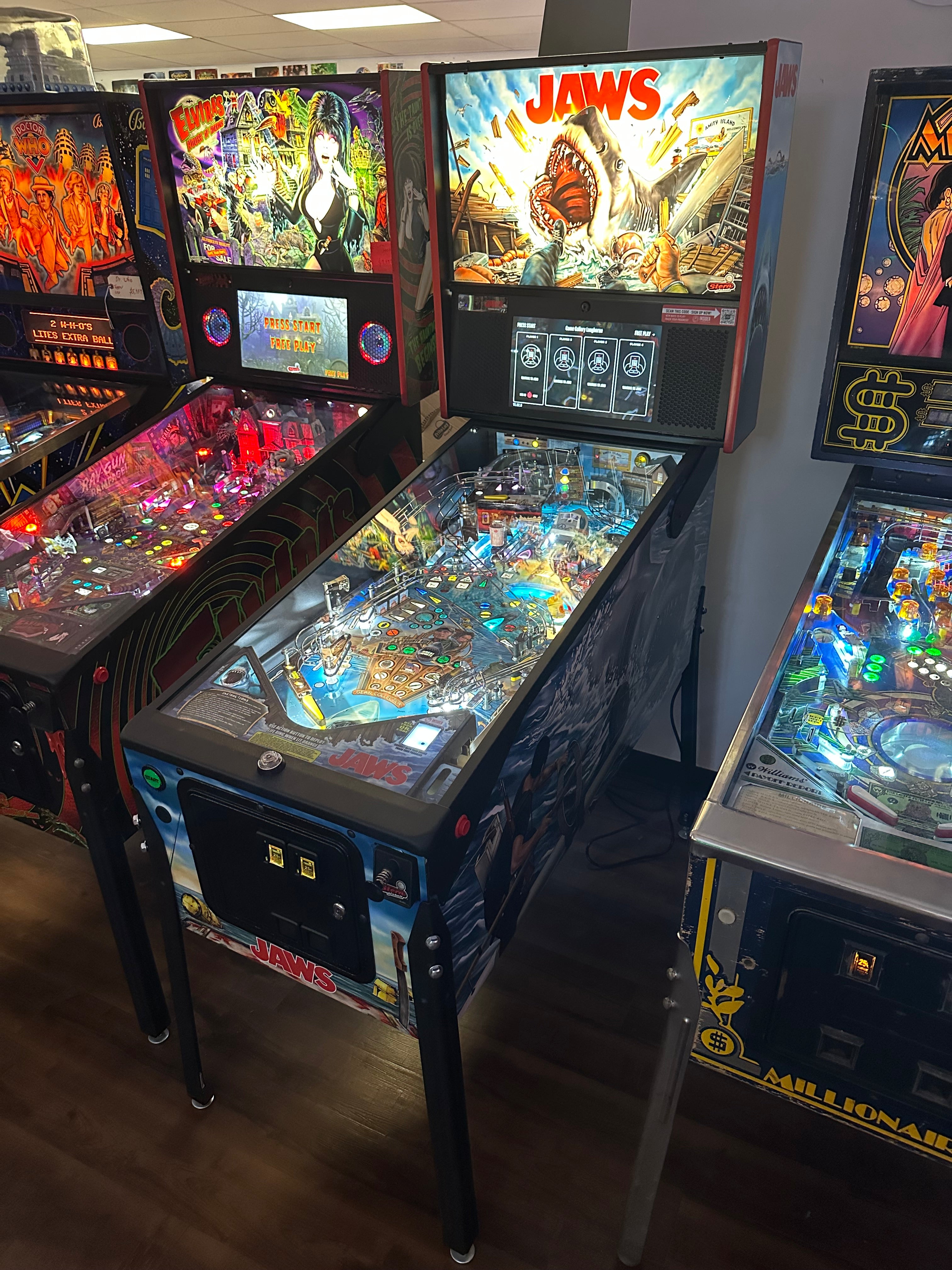 Stern Pinball Jaws Premium Pinball Machine