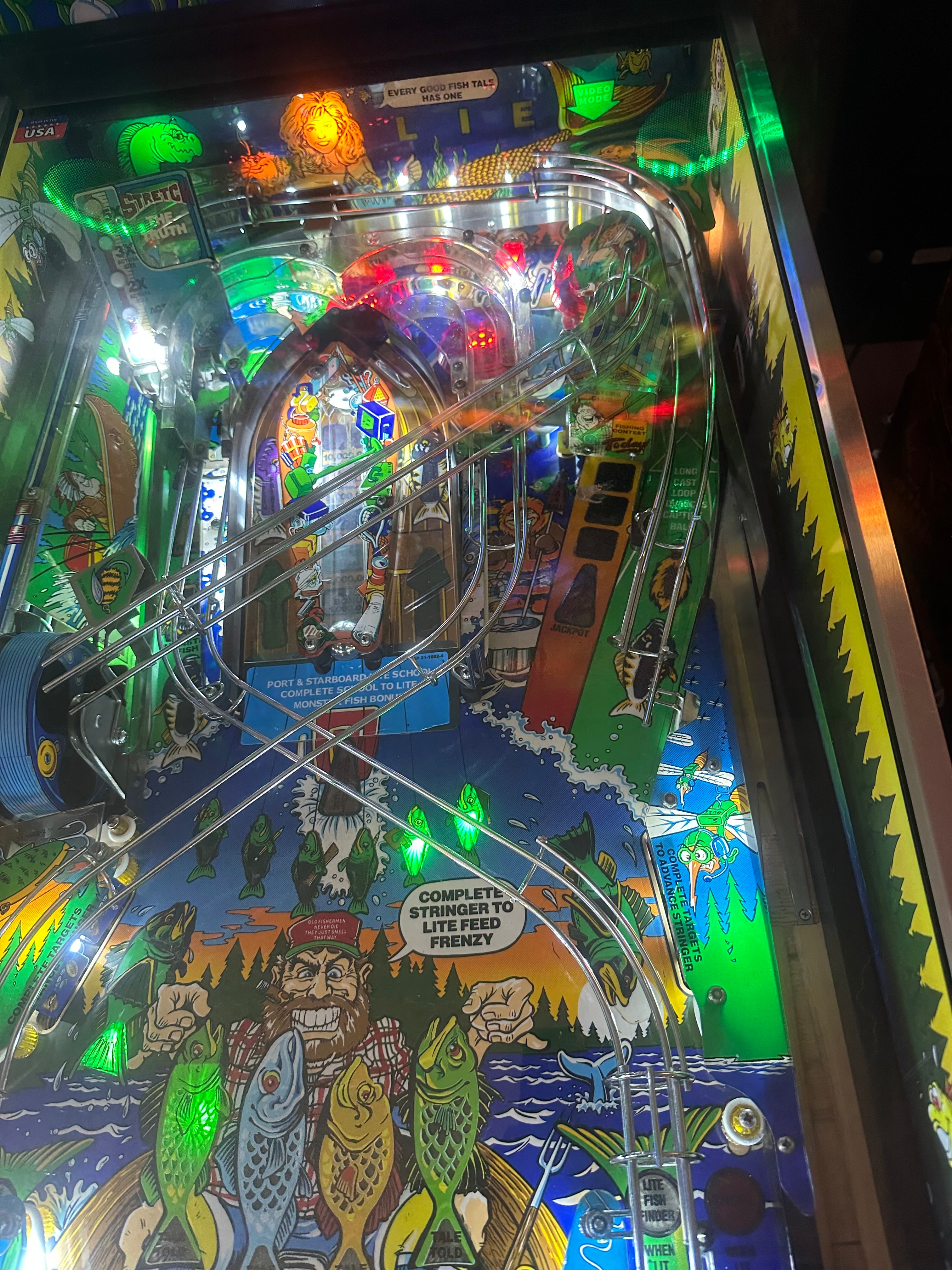 Williams LOADED Fish Tales Pinball Machine