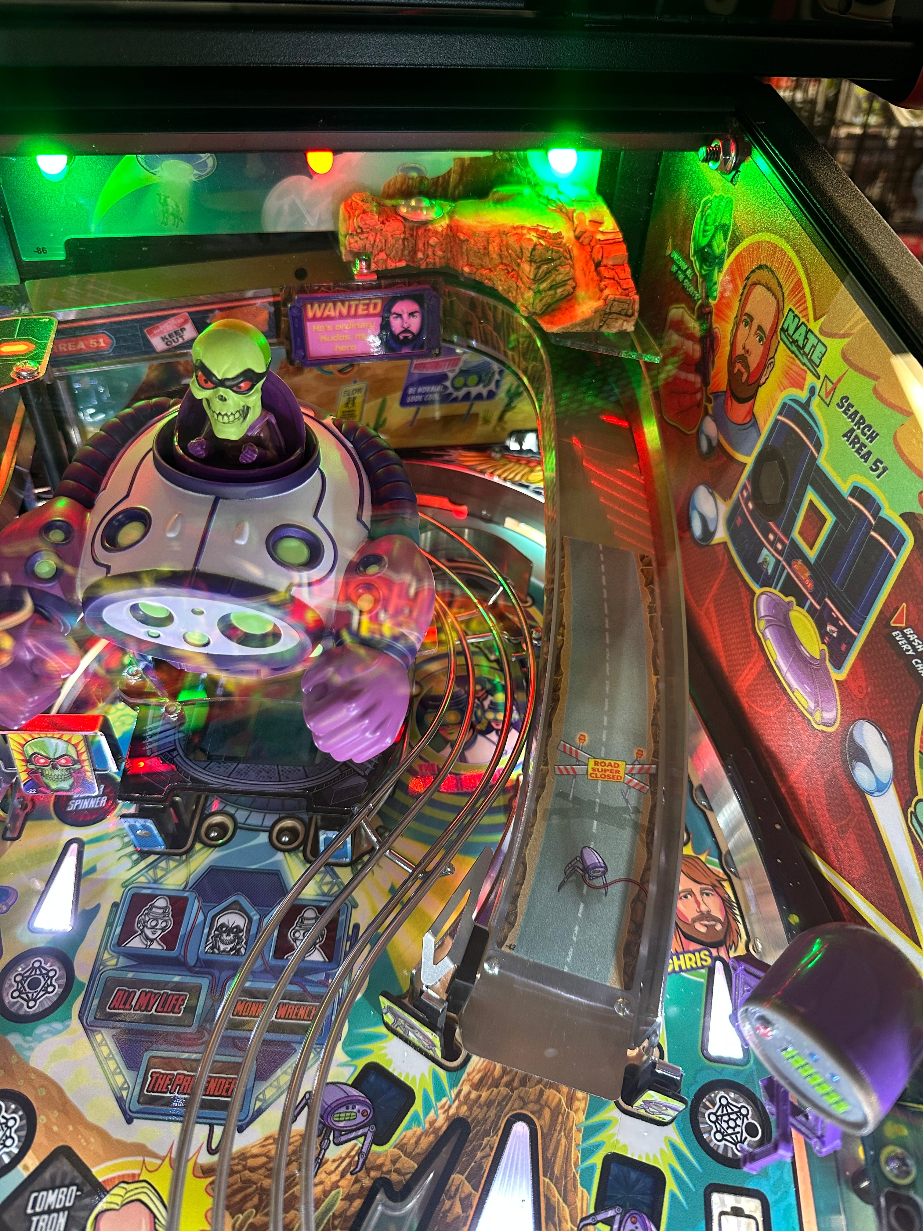 Stern Pinball LOADED Foo Fighters Premium Pinball Machine