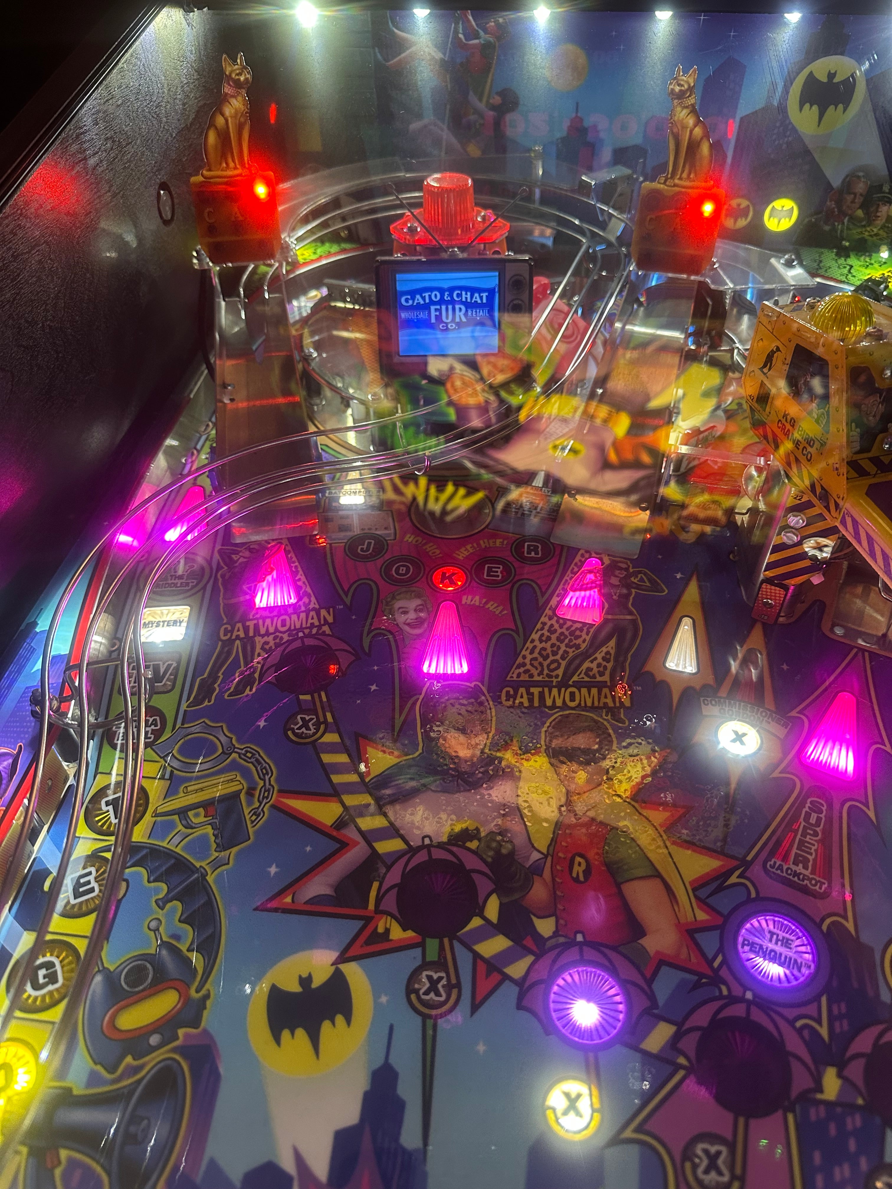 Stern Pinball Batman 66 Premium Pinball Machine