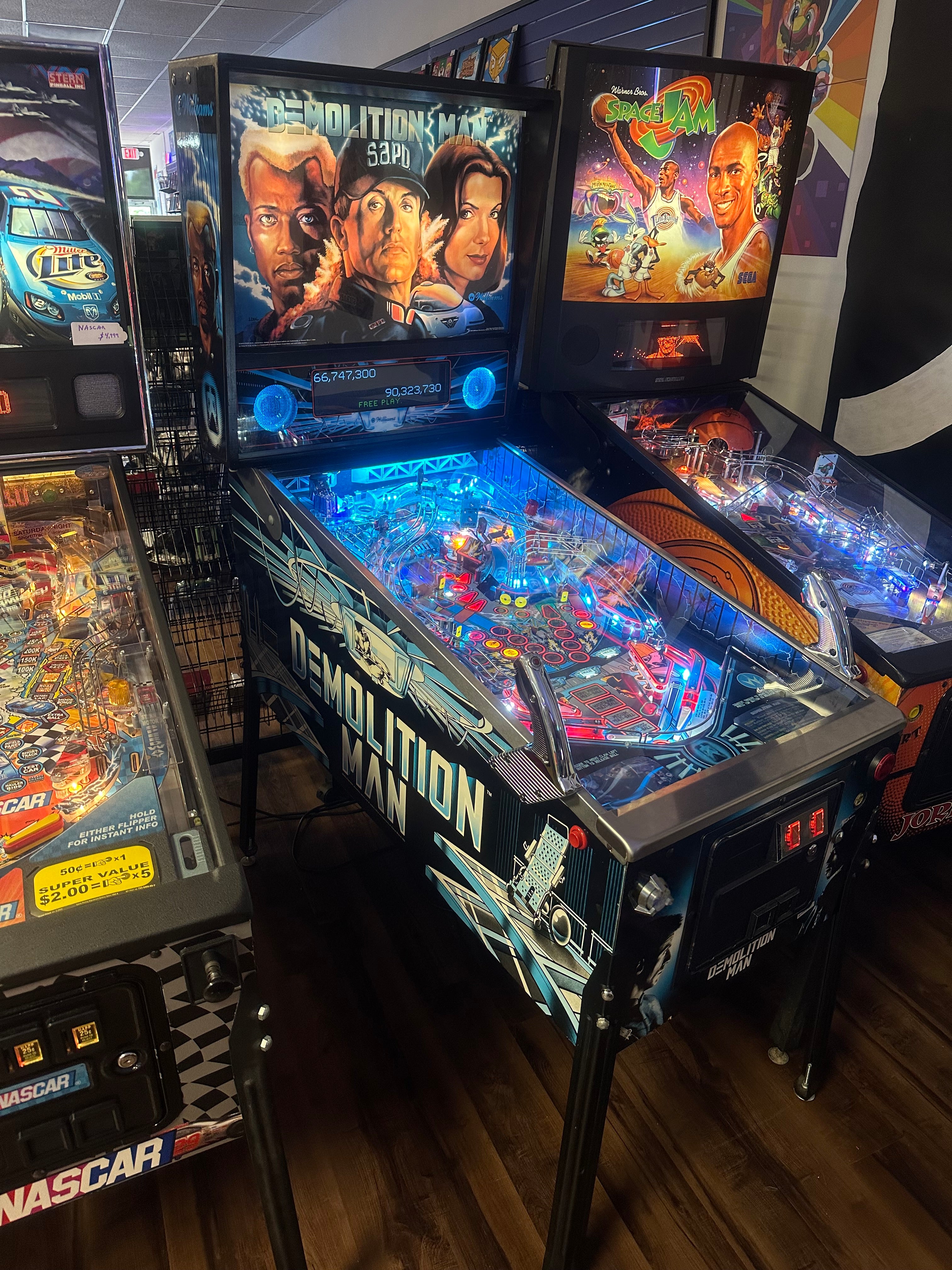 Williams Demolition Man Pinball Machine